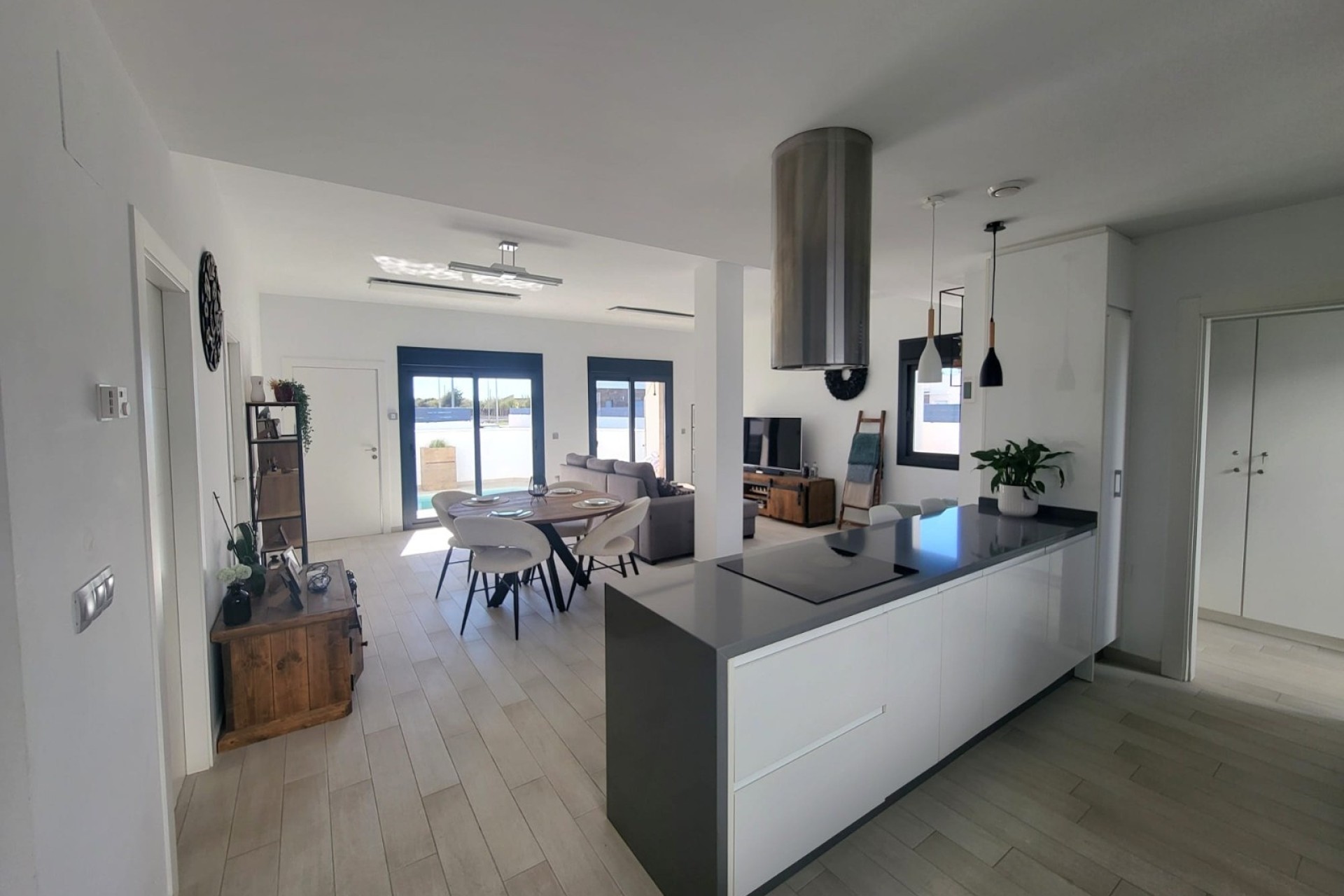 Resale - Townhouse -
Daya Vieja