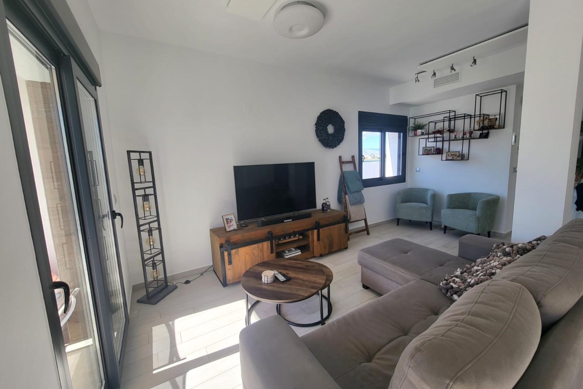 Resale - Townhouse -
Daya Vieja