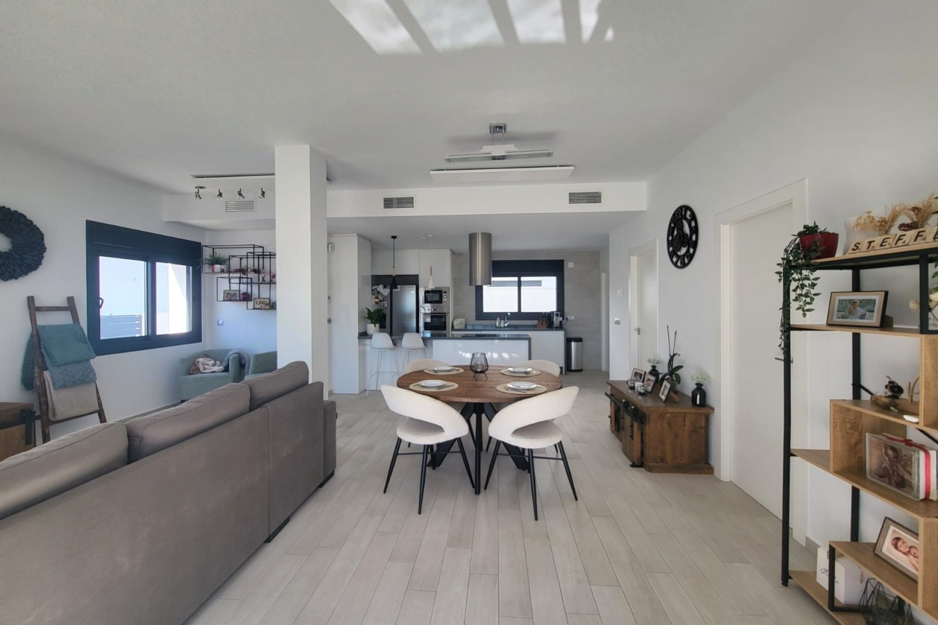 Resale - Townhouse -
Daya Vieja