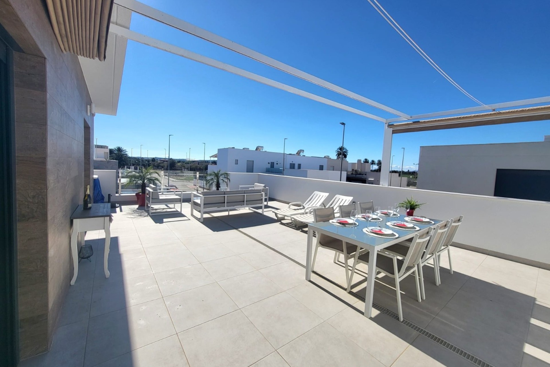 Resale - Townhouse -
Daya Vieja