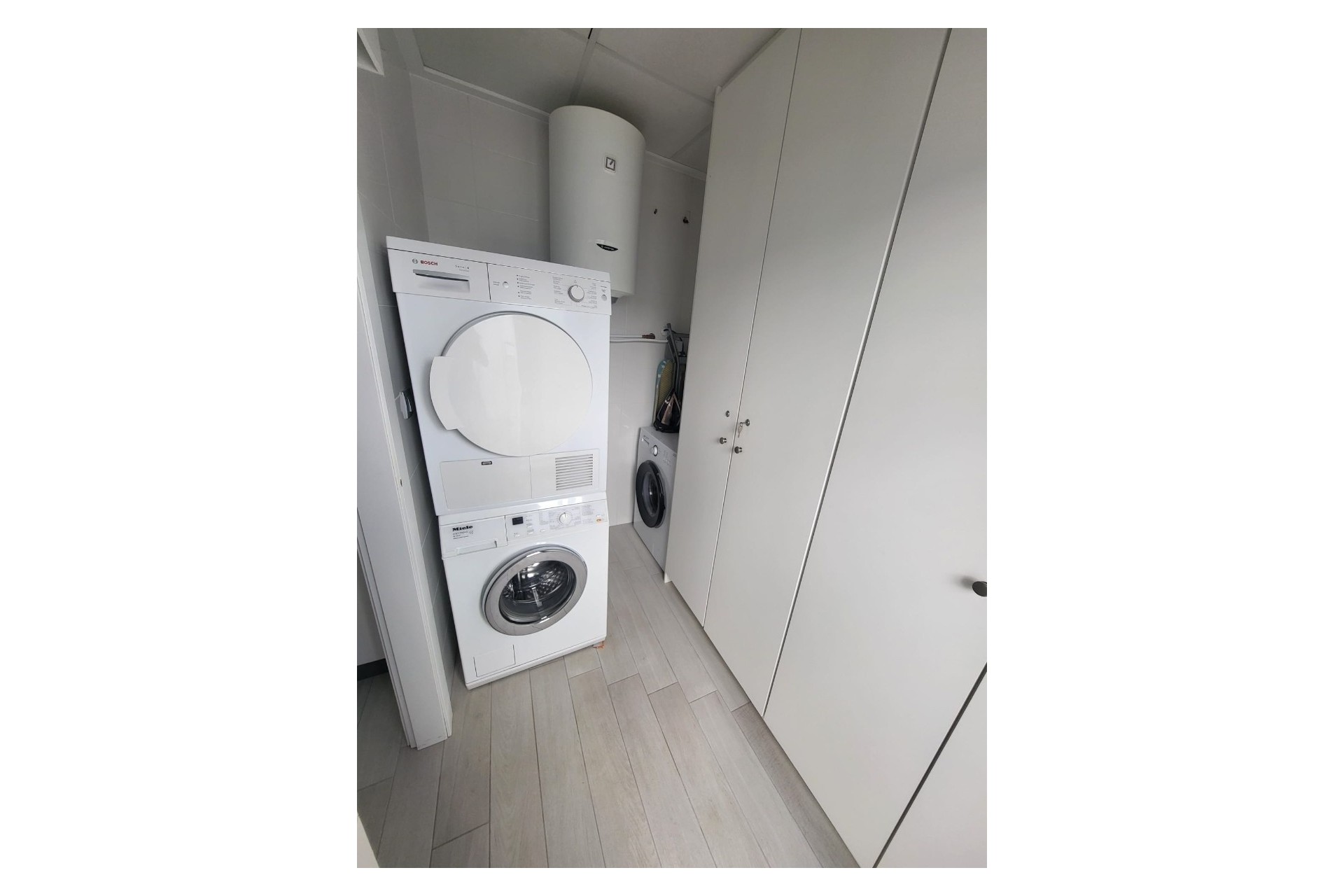 Resale - Townhouse -
Daya Vieja
