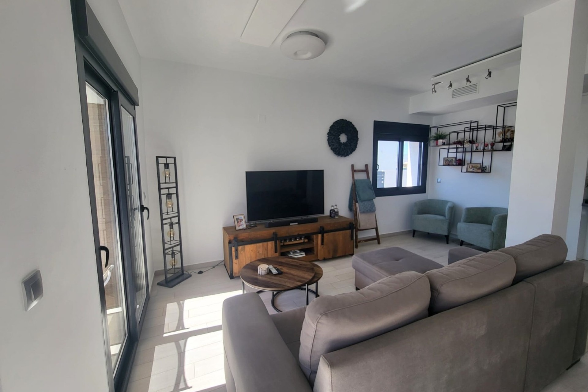 Resale - Townhouse -
Daya Vieja