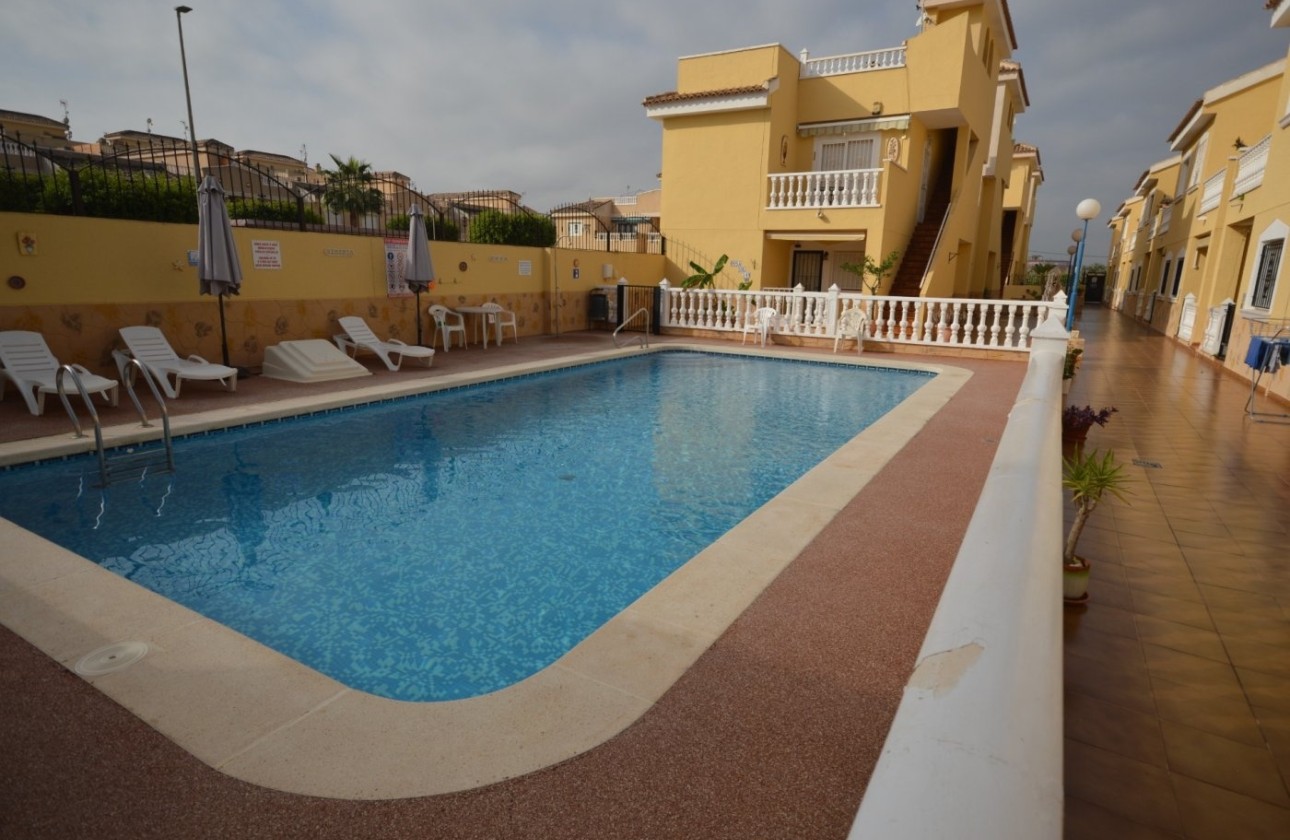 Resale - Townhouse -
Formentera del Segura - Casco urbano