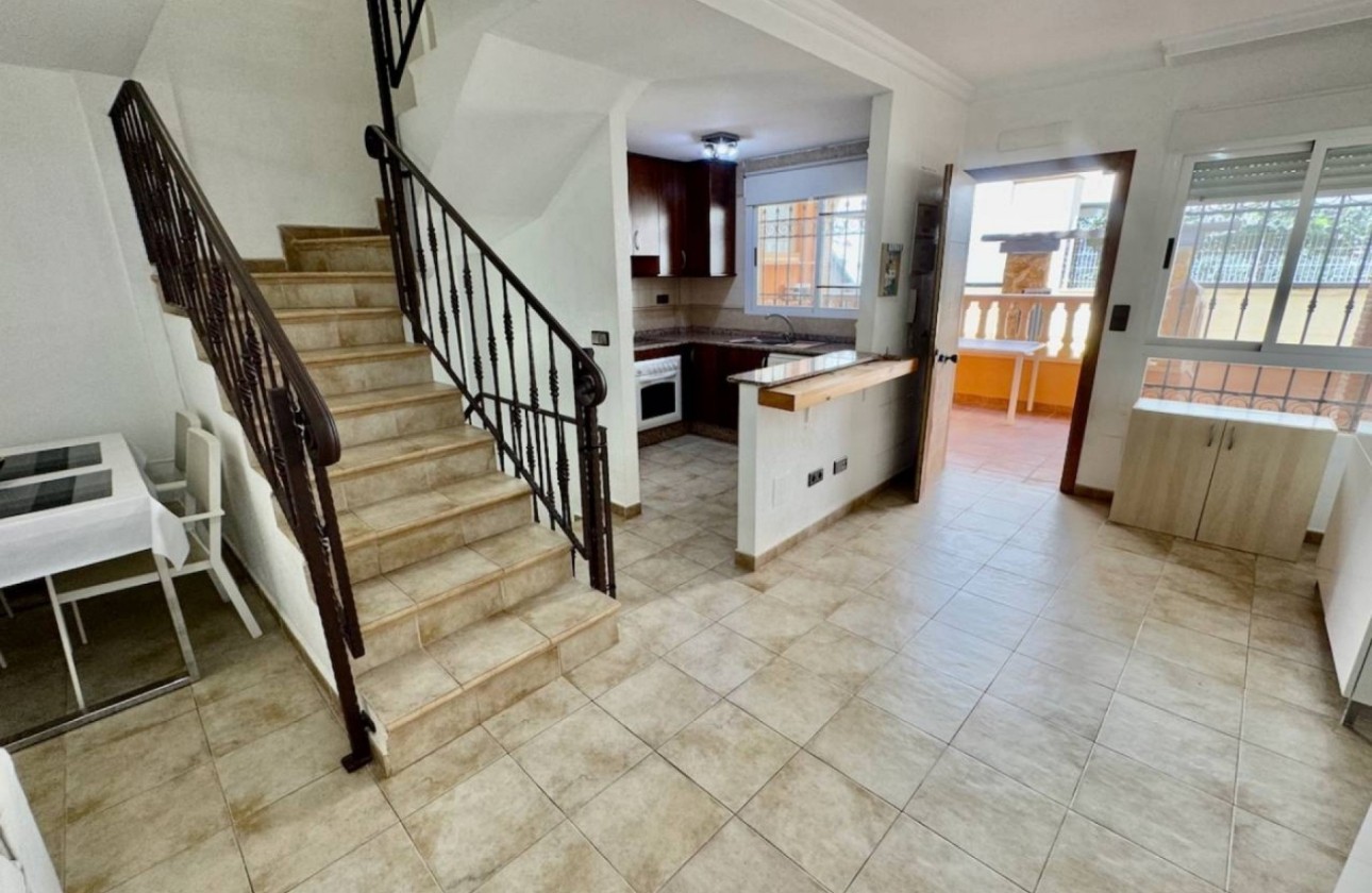 Resale - Townhouse -
Guardamar del Segura - Urbanizaciones
