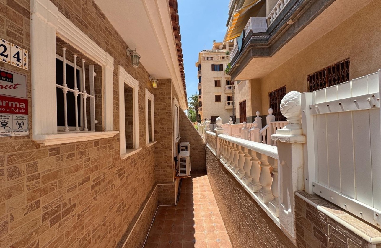 Resale - Townhouse -
Guardamar del Segura - Urbanizaciones