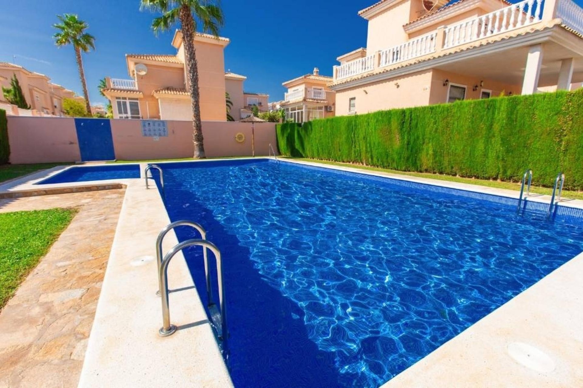 Resale - Townhouse -
Los Altos - Costa Blanca