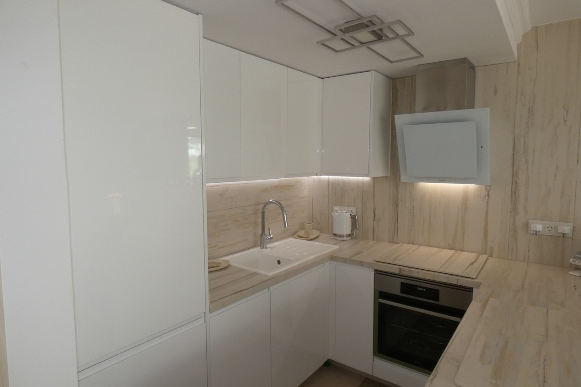 Resale - Townhouse -
Los Balcones - Los Altos del Edén - Lago Jardin