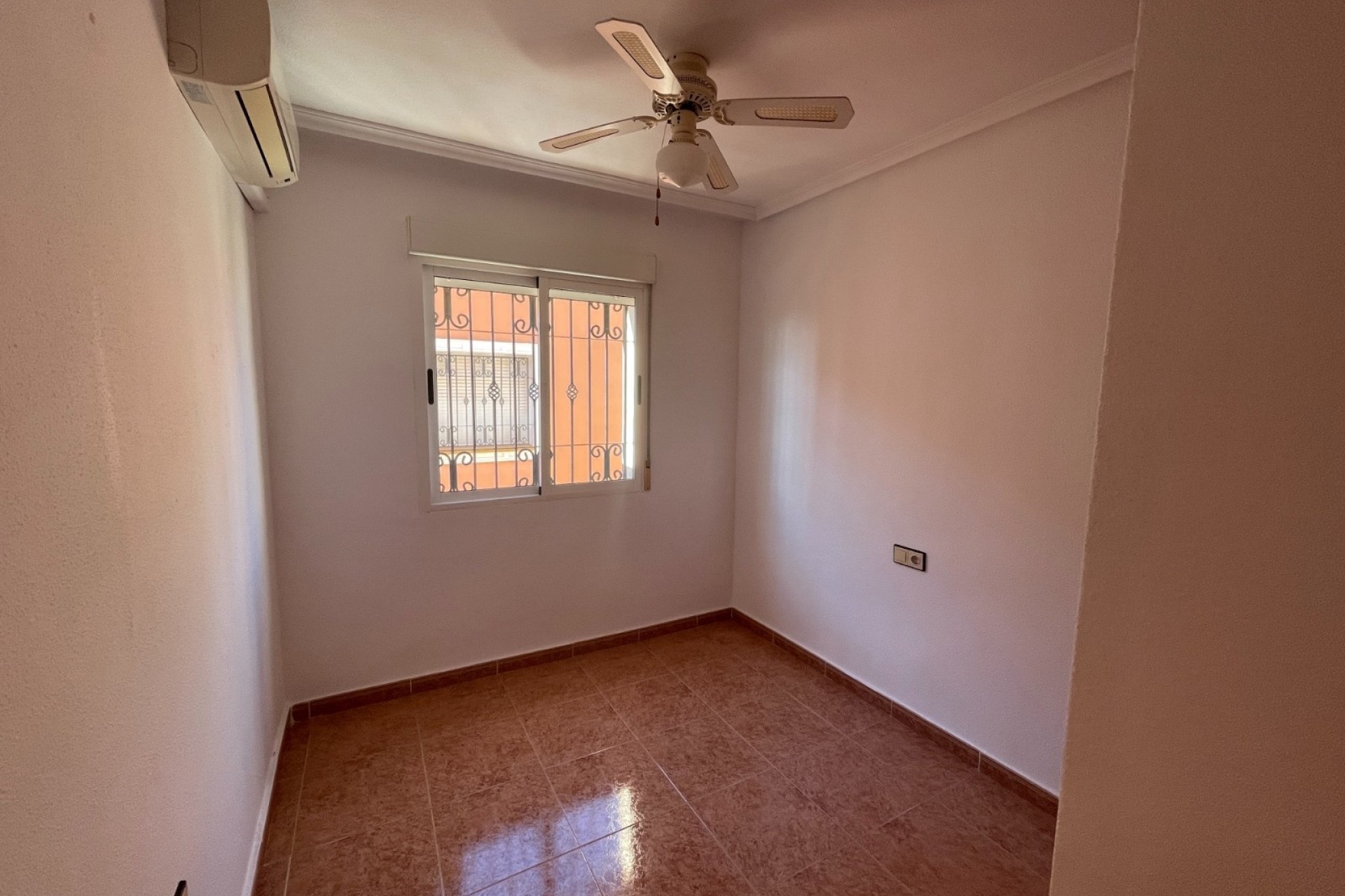 Resale - Townhouse -
Los Montesinos - La Herrada