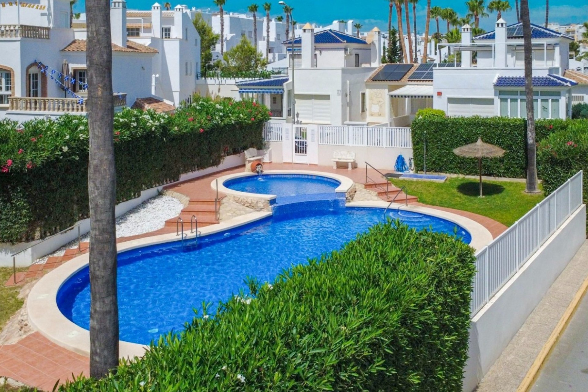 Resale - Townhouse -
Orihuela Costa - La Rioja