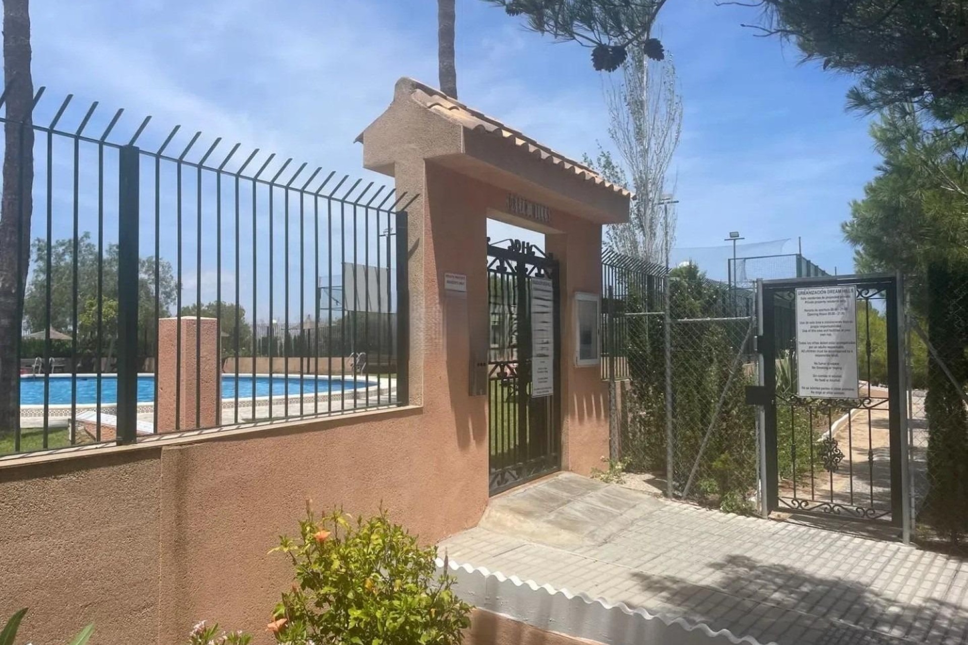 Resale - Townhouse -
Orihuela Costa - Los Almendros-la Florida