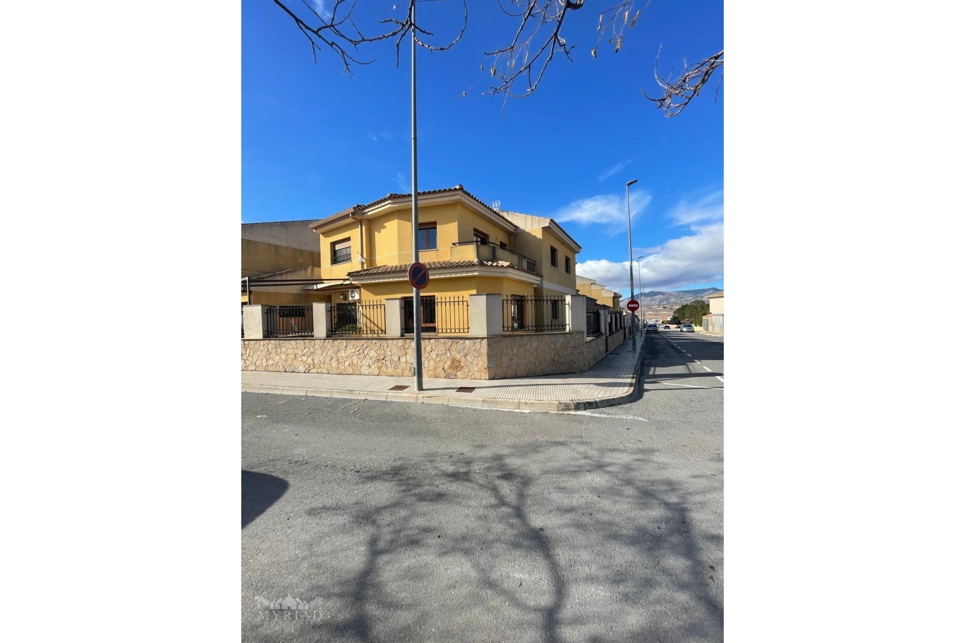 Resale - Townhouse -
Pinoso - Pinoso Alicante