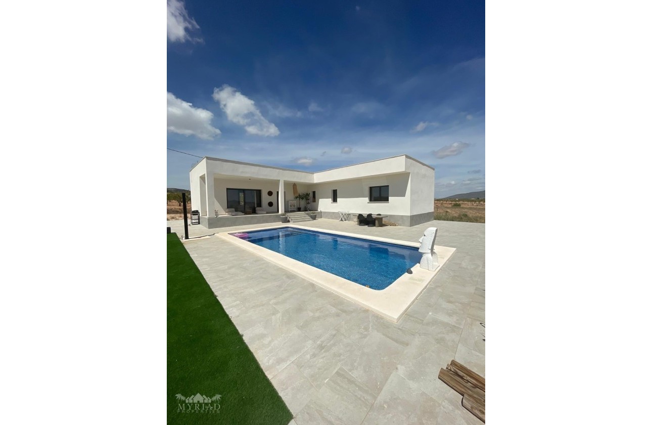 Resale - Townhouse -
Pinoso - Pinoso Alicante