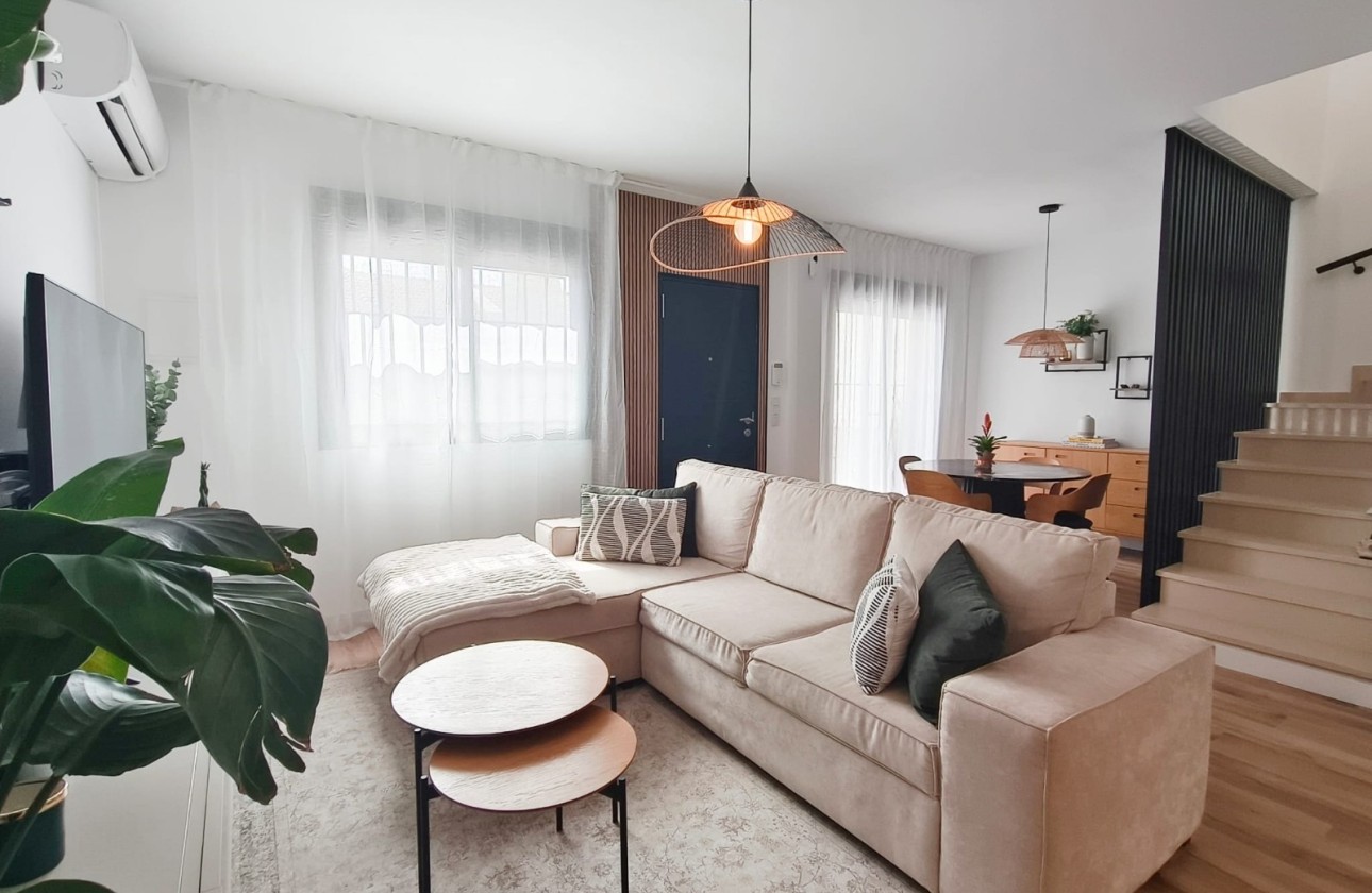 Resale - Townhouse -
San Miguel de Salinas