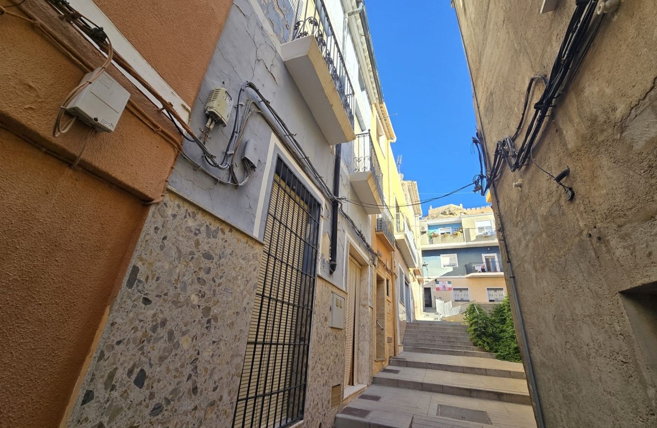 Resale - Townhouse -
Sax