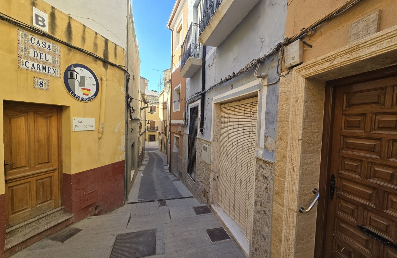 Resale - Townhouse -
Sax