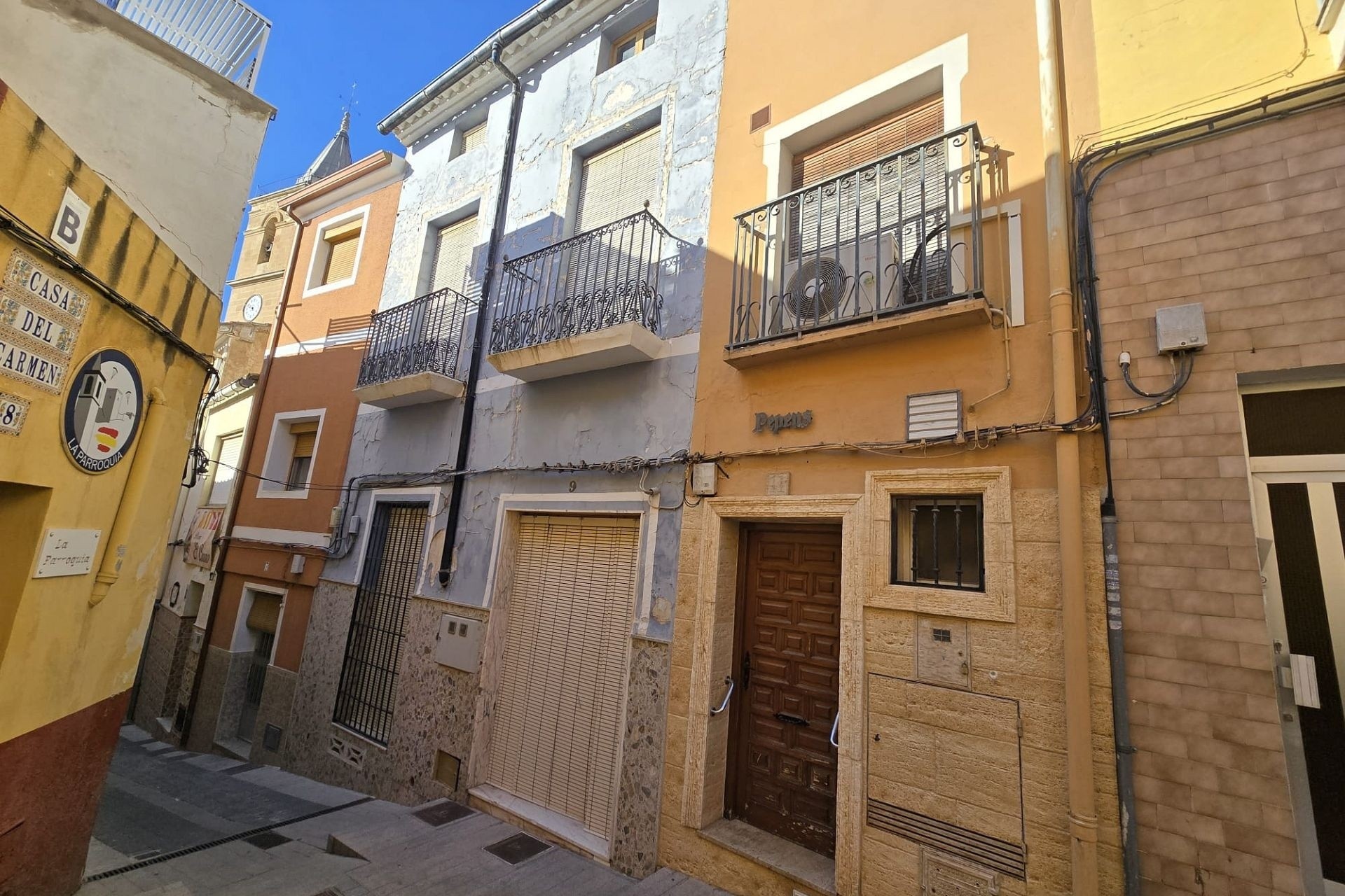 Resale - Townhouse -
Sax