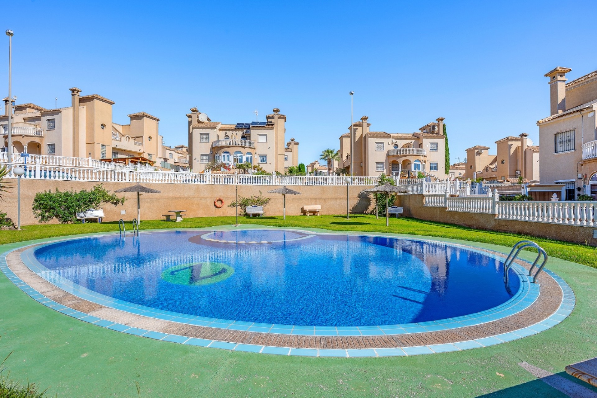 Resale - Townhouse -
Villamartín - Costa Blanca