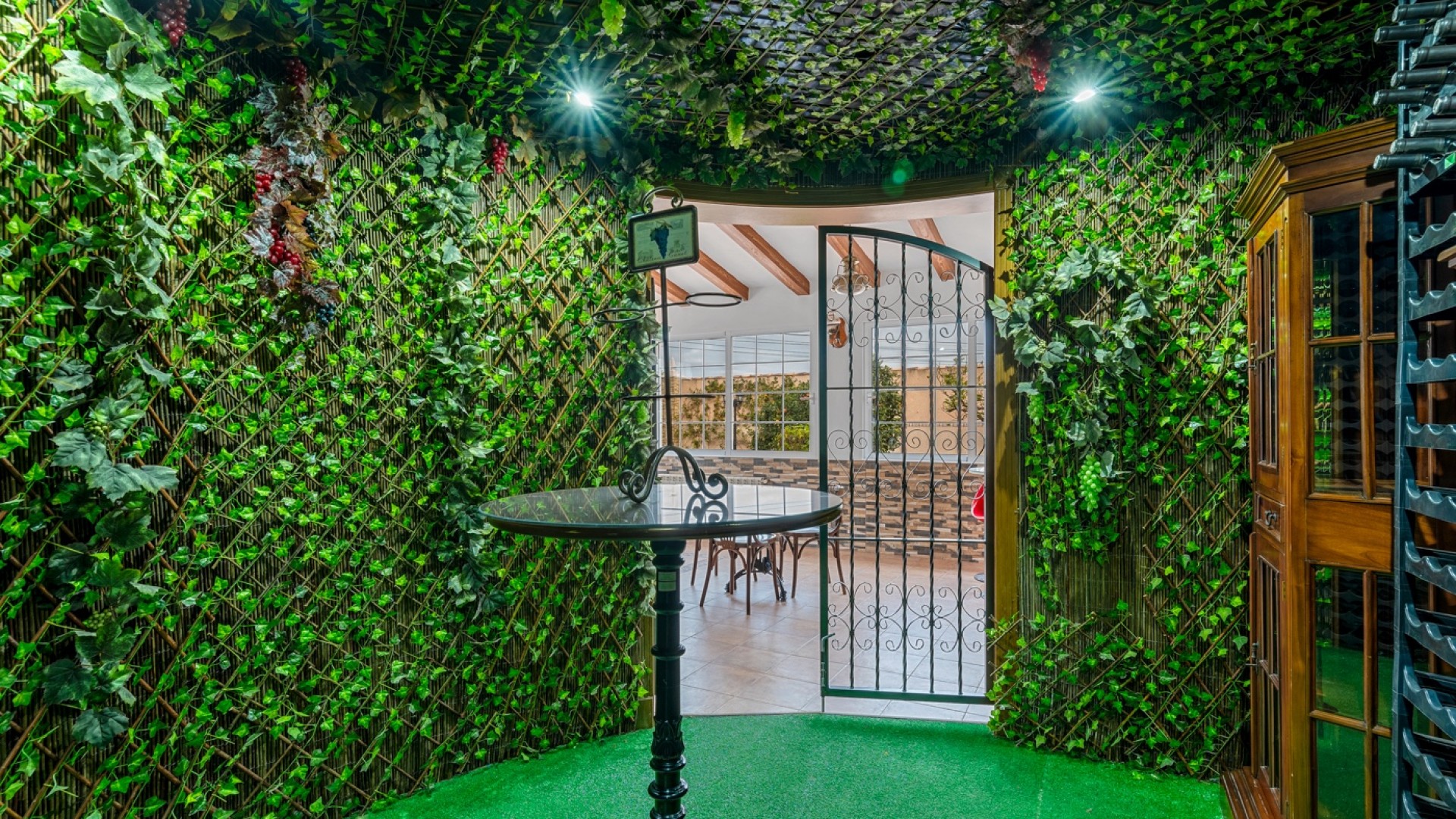 Resale - Villa -
Torrevieja