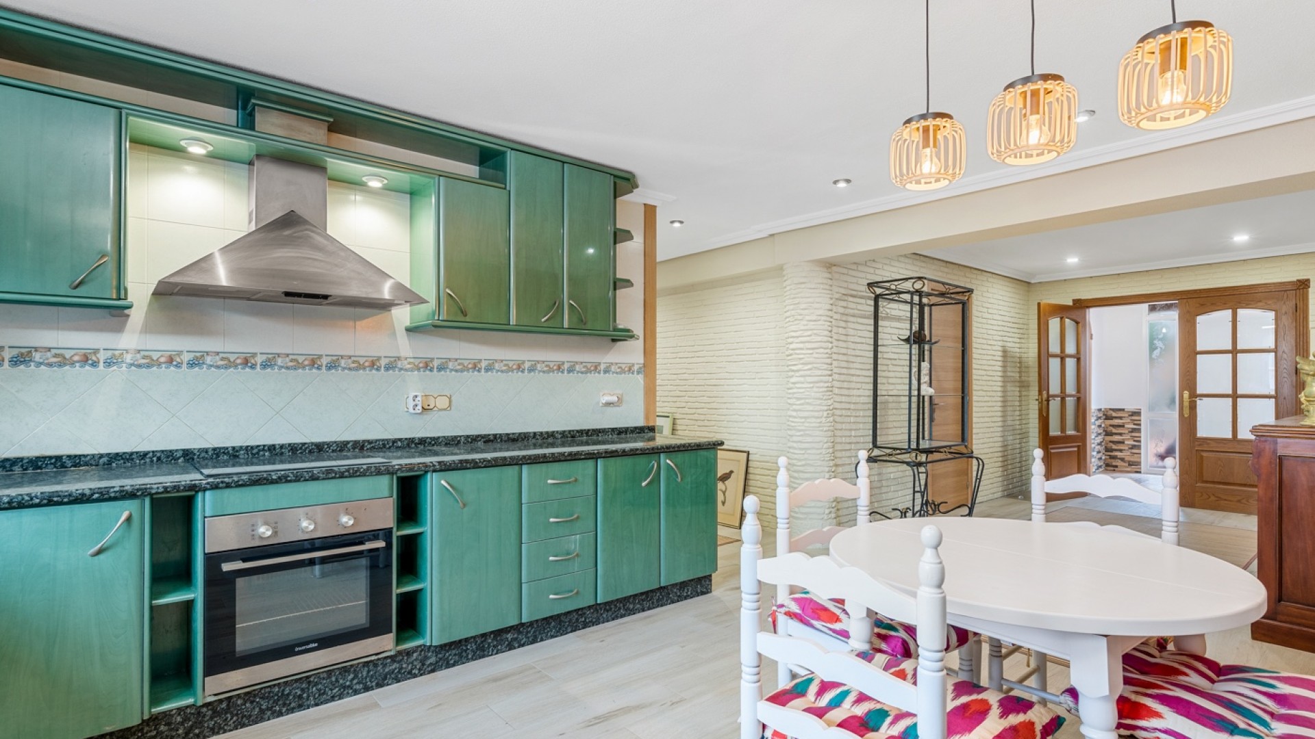 Resale - Villa -
Torrevieja