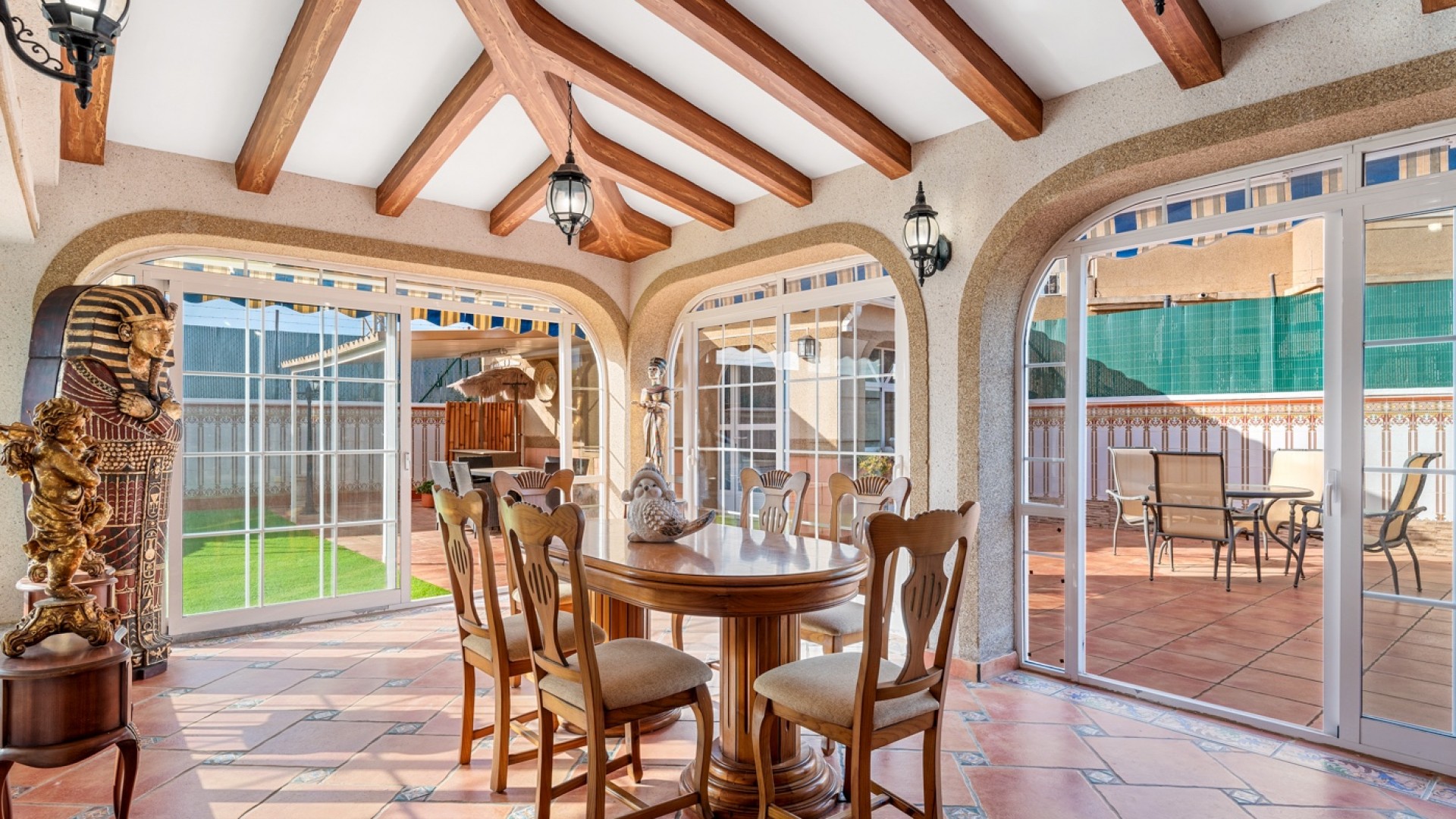 Resale - Villa -
Torrevieja