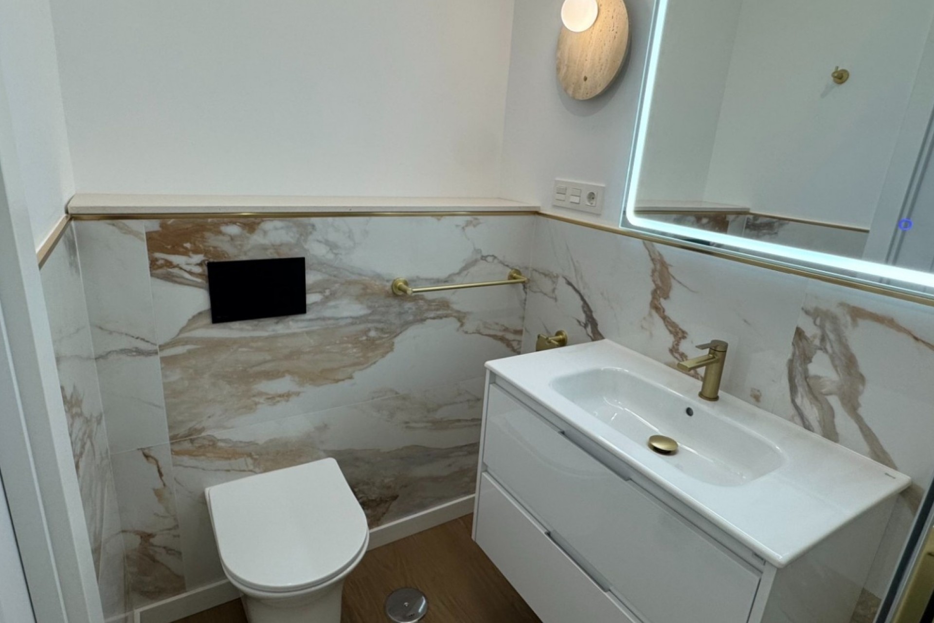 Resale - Wohnung / Apartment -
Orihuela Costa - Punta Prima