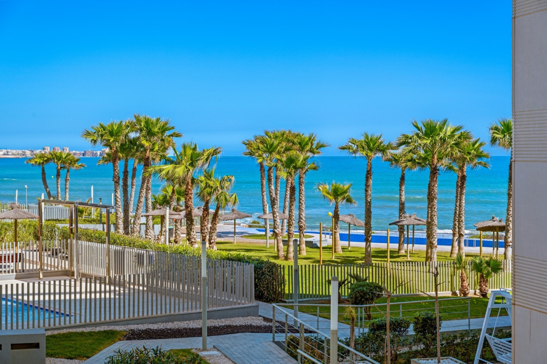 Resale - Wohnung / Apartment -
Orihuela Costa - Punta Prima