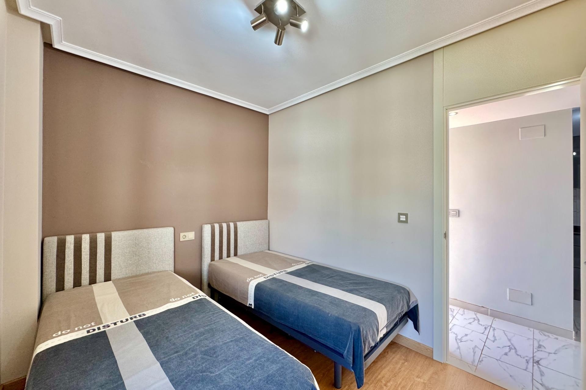 Resale - Wohnung / Apartment -
Orihuela Costa - Punta Prima