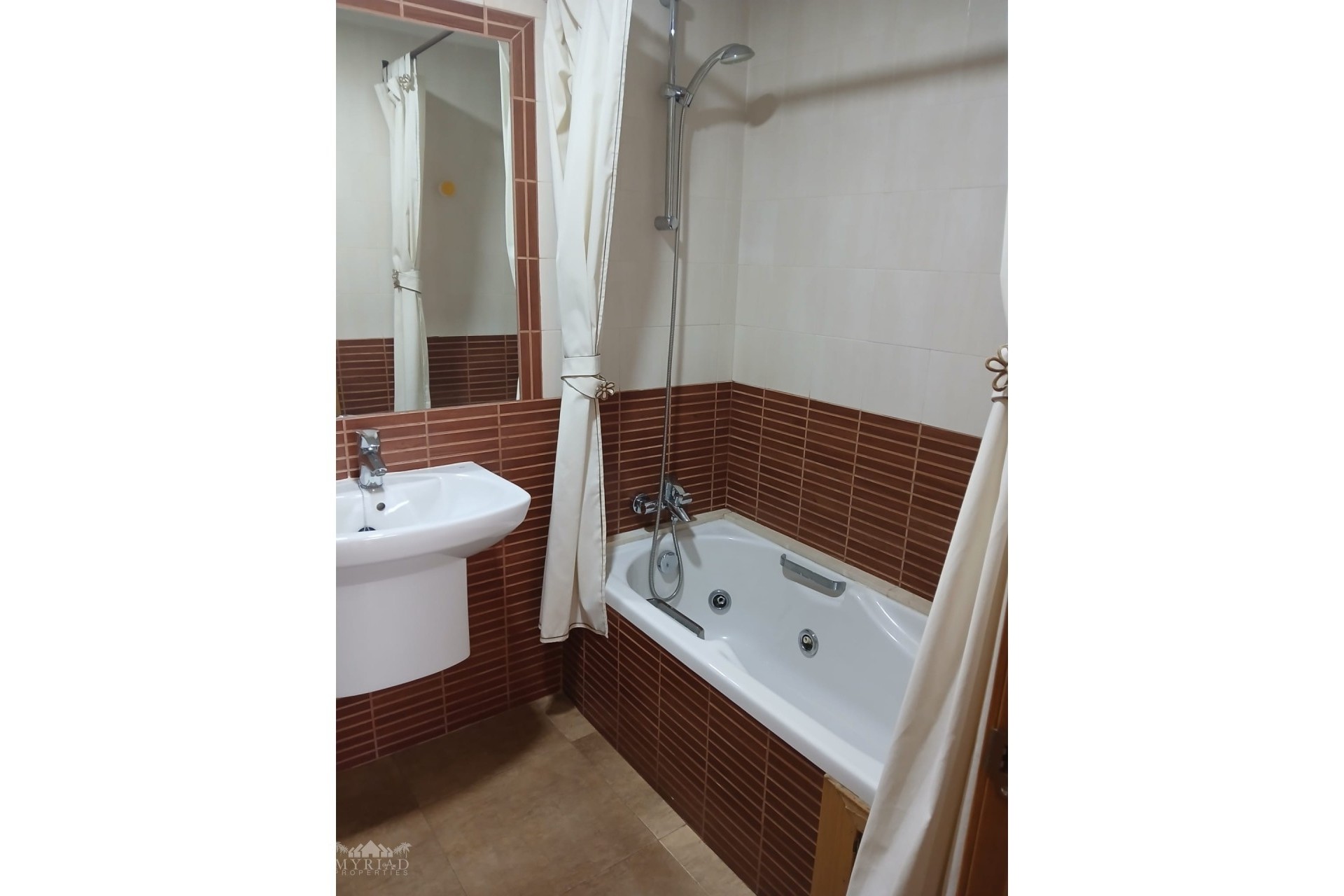 Resale - Wohnung / Apartment -
Pinoso - Pinoso Alicante
