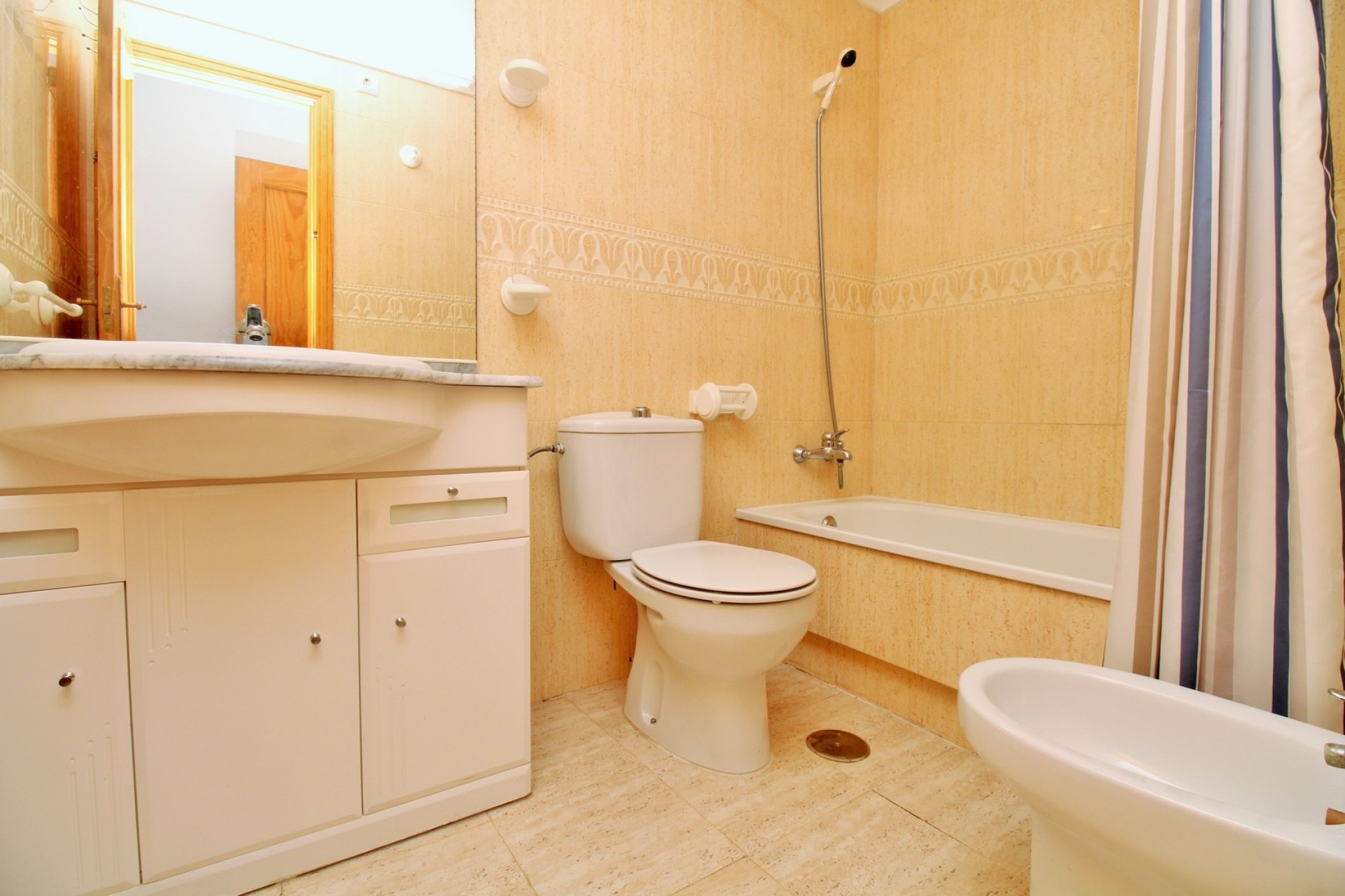 Resale - Wohnung / Apartment -
Playa Flamenca
