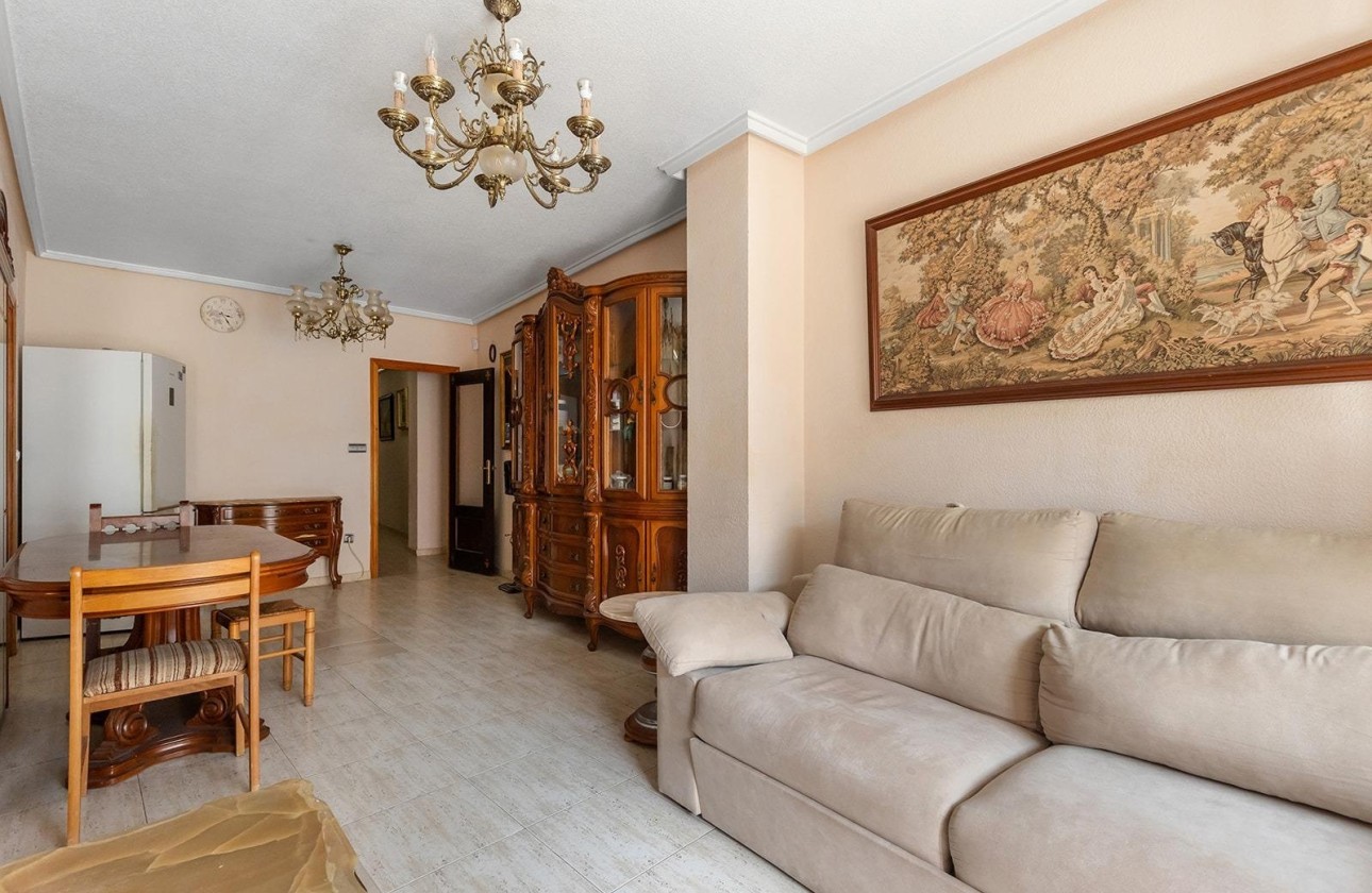 Resale - Wohnung / Apartment -
Torrevieja - Estacion de autobuses