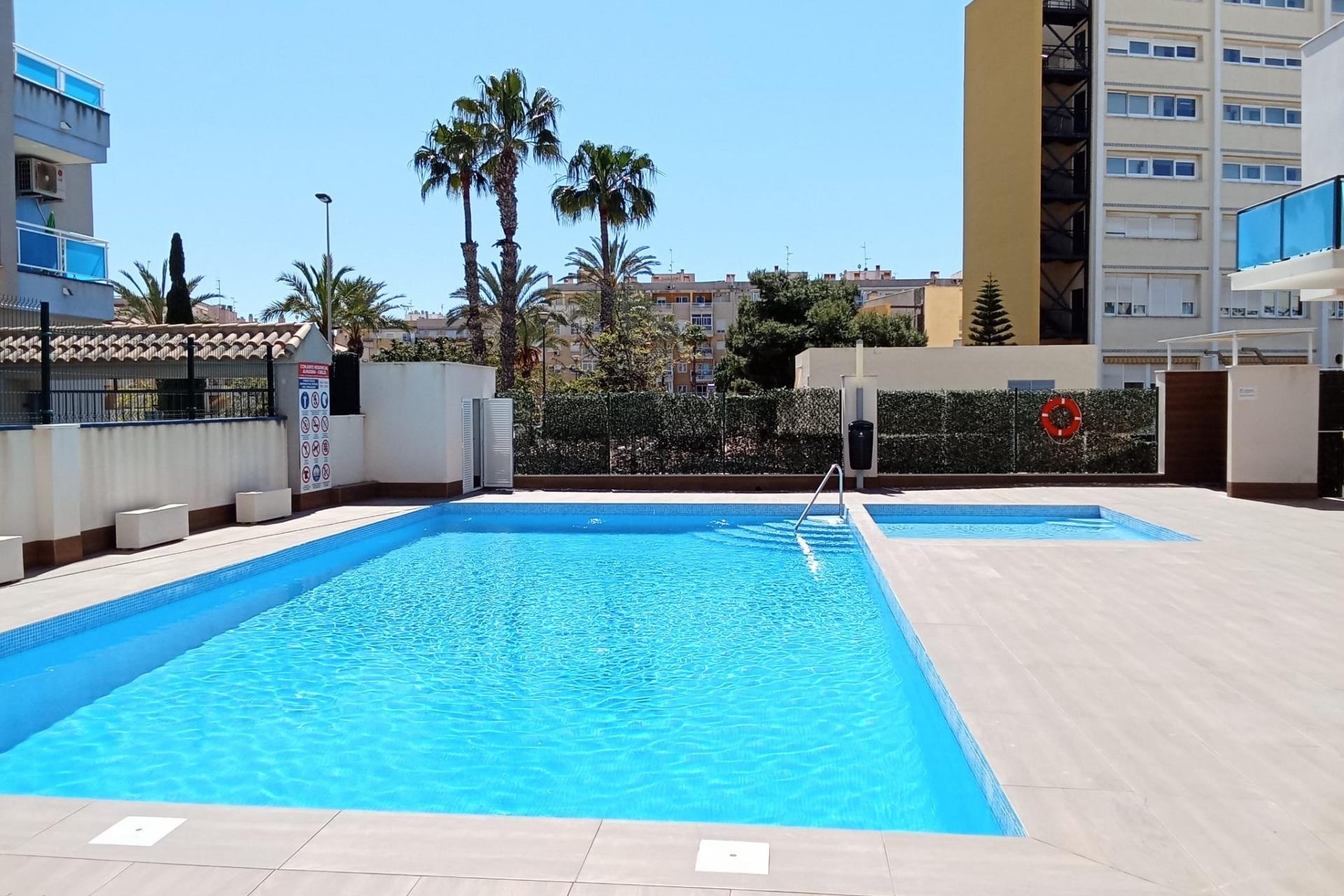 Resale - Wohnung / Apartment -
Torrevieja - Estacion de autobuses