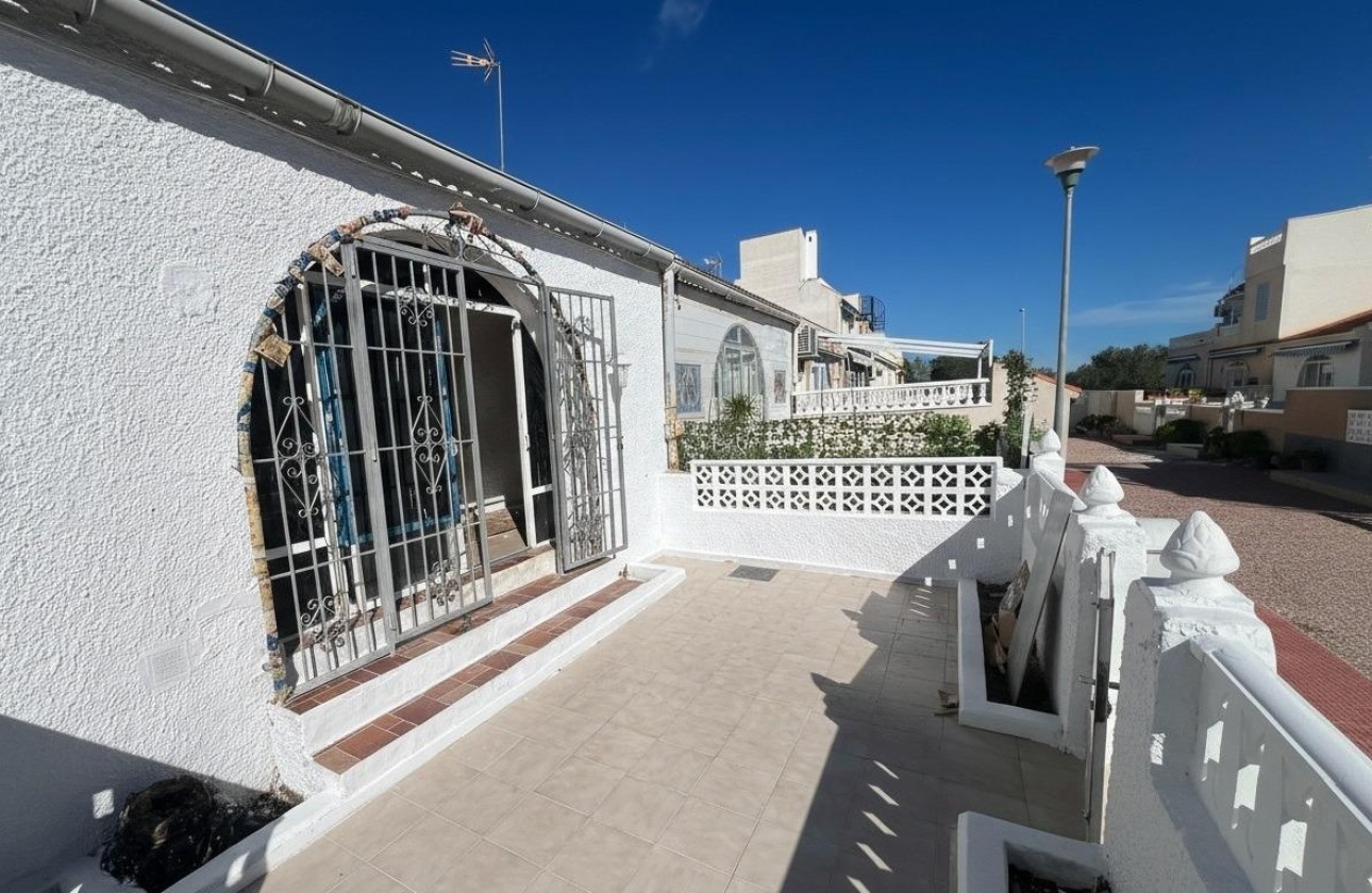 Resale - Wohnung / Apartment -
Torrevieja - La Siesta - El Salado - Torreta