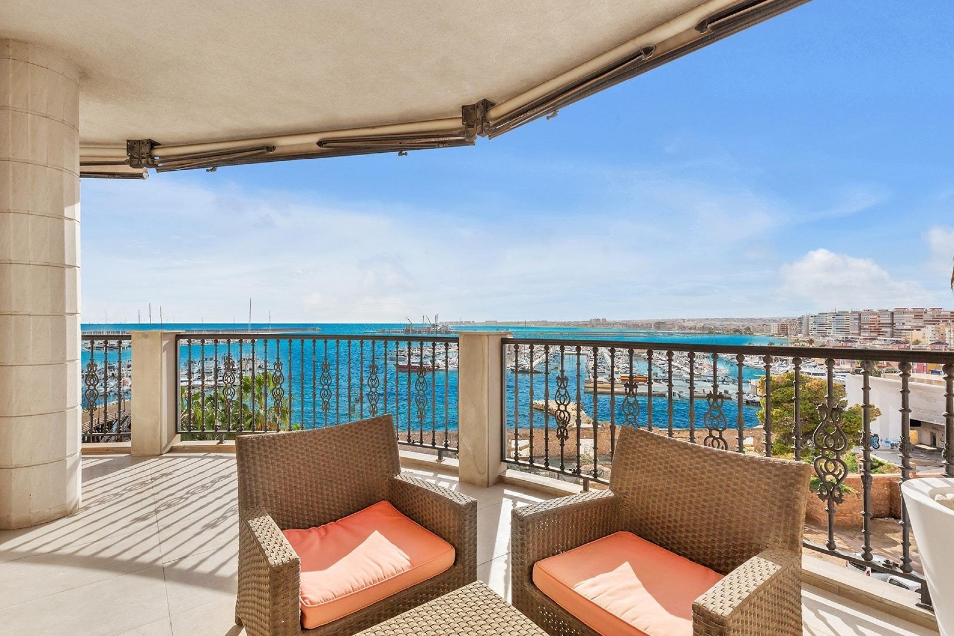Resale - Wohnung / Apartment -
Torrevieja - Paseo maritimo