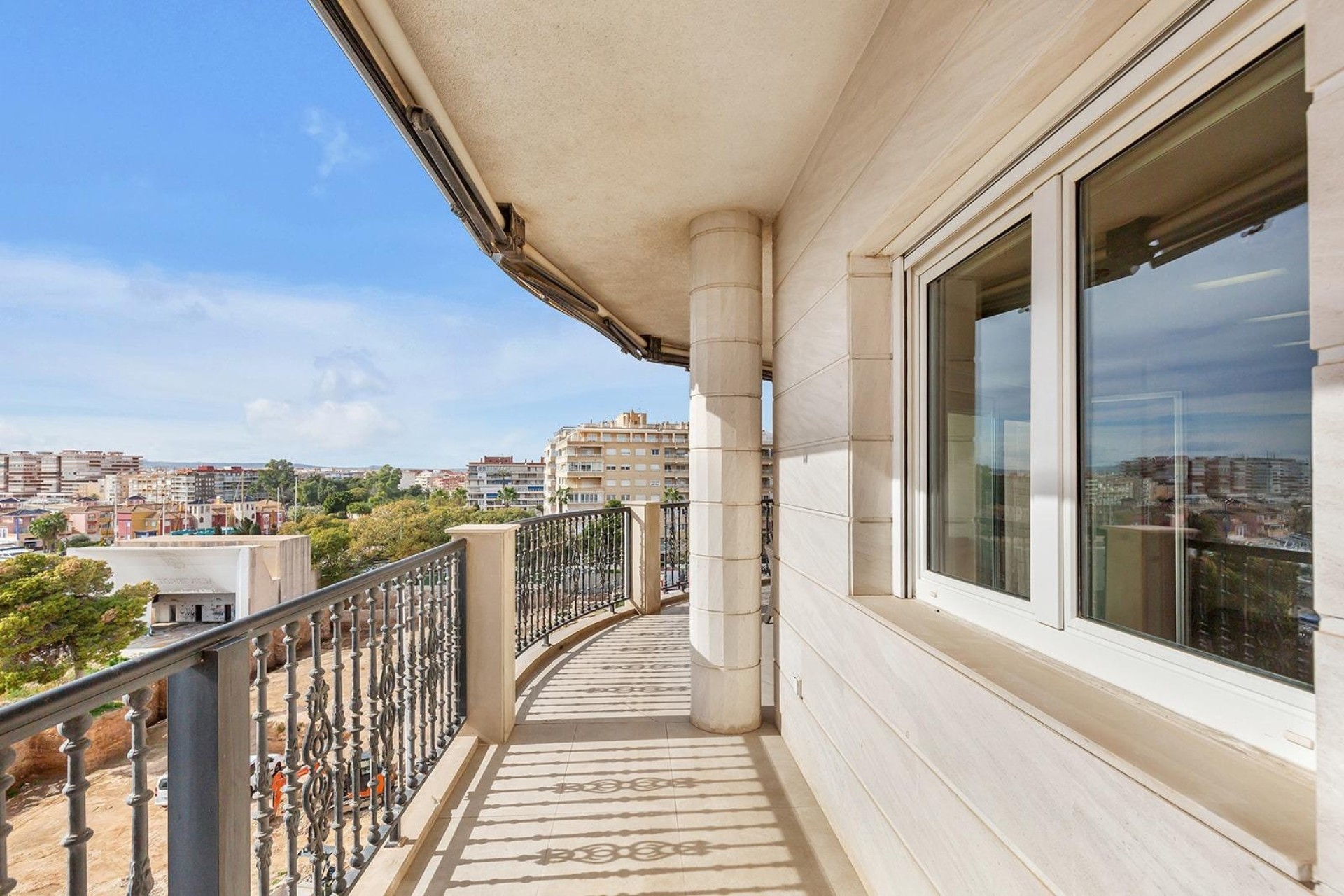 Resale - Wohnung / Apartment -
Torrevieja - Paseo maritimo