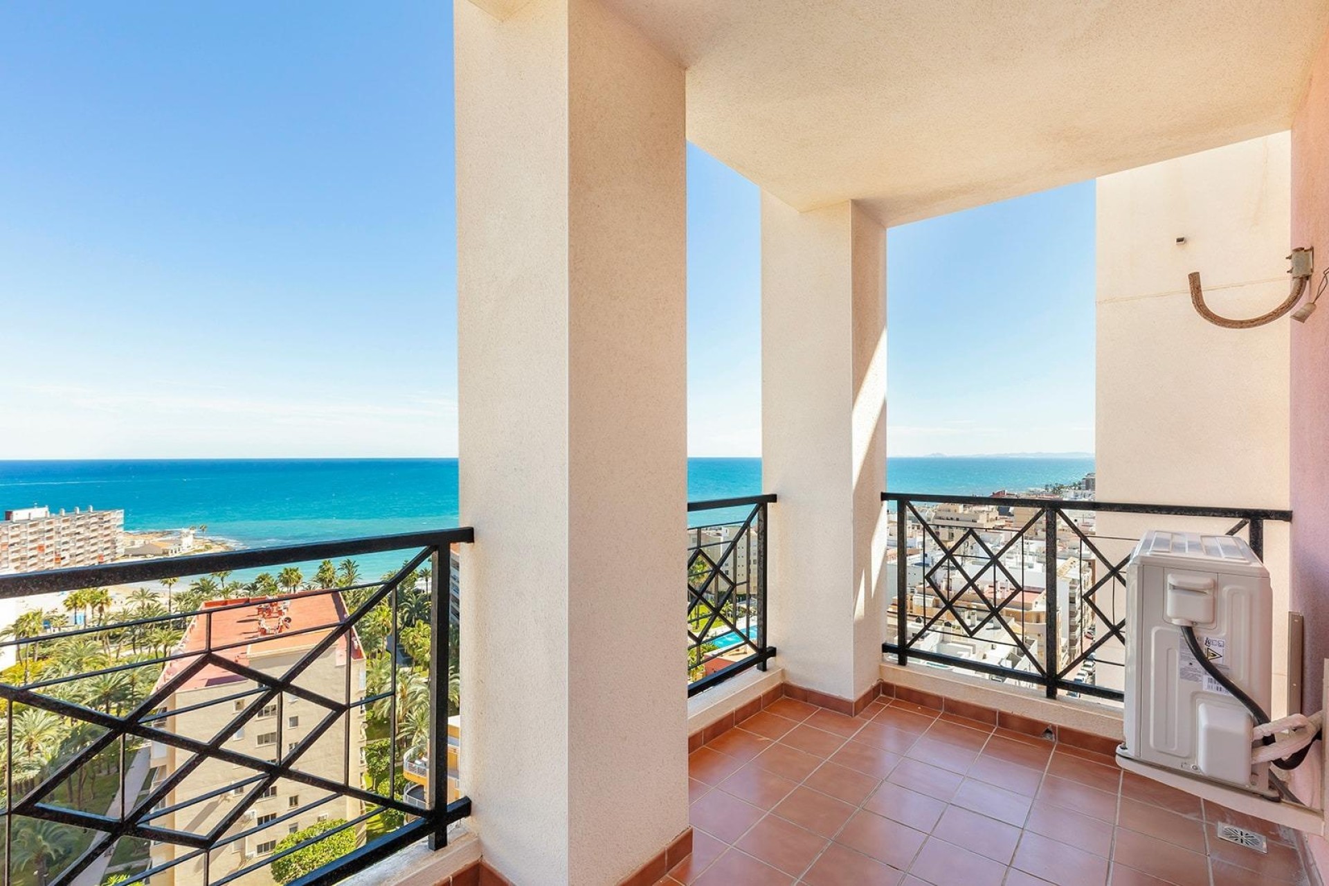 Resale - Wohnung / Apartment -
Torrevieja - Playa de los Locos