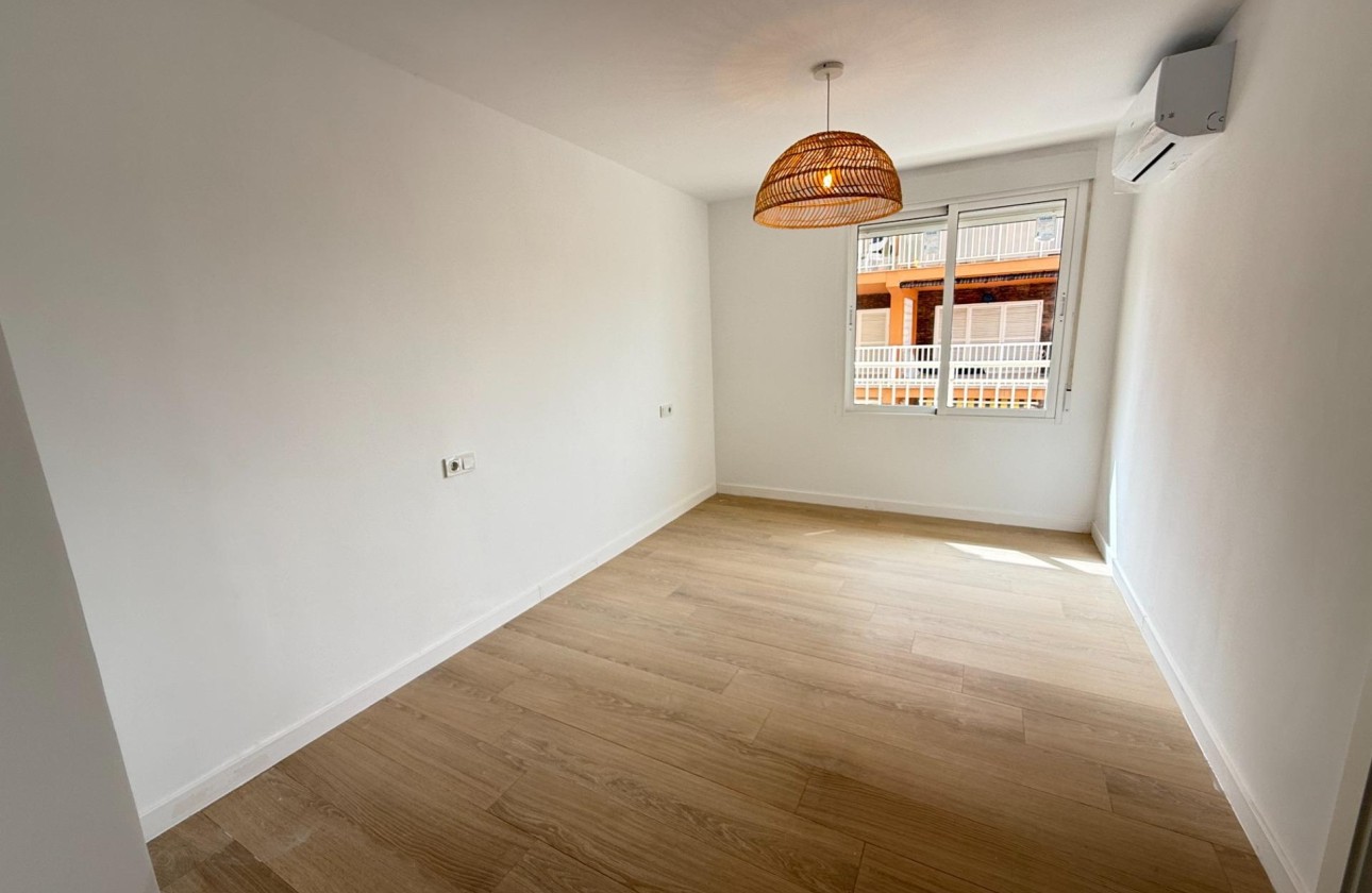 Resale - Wohnung / Apartment -
Torrevieja - Playa de los Naufragos