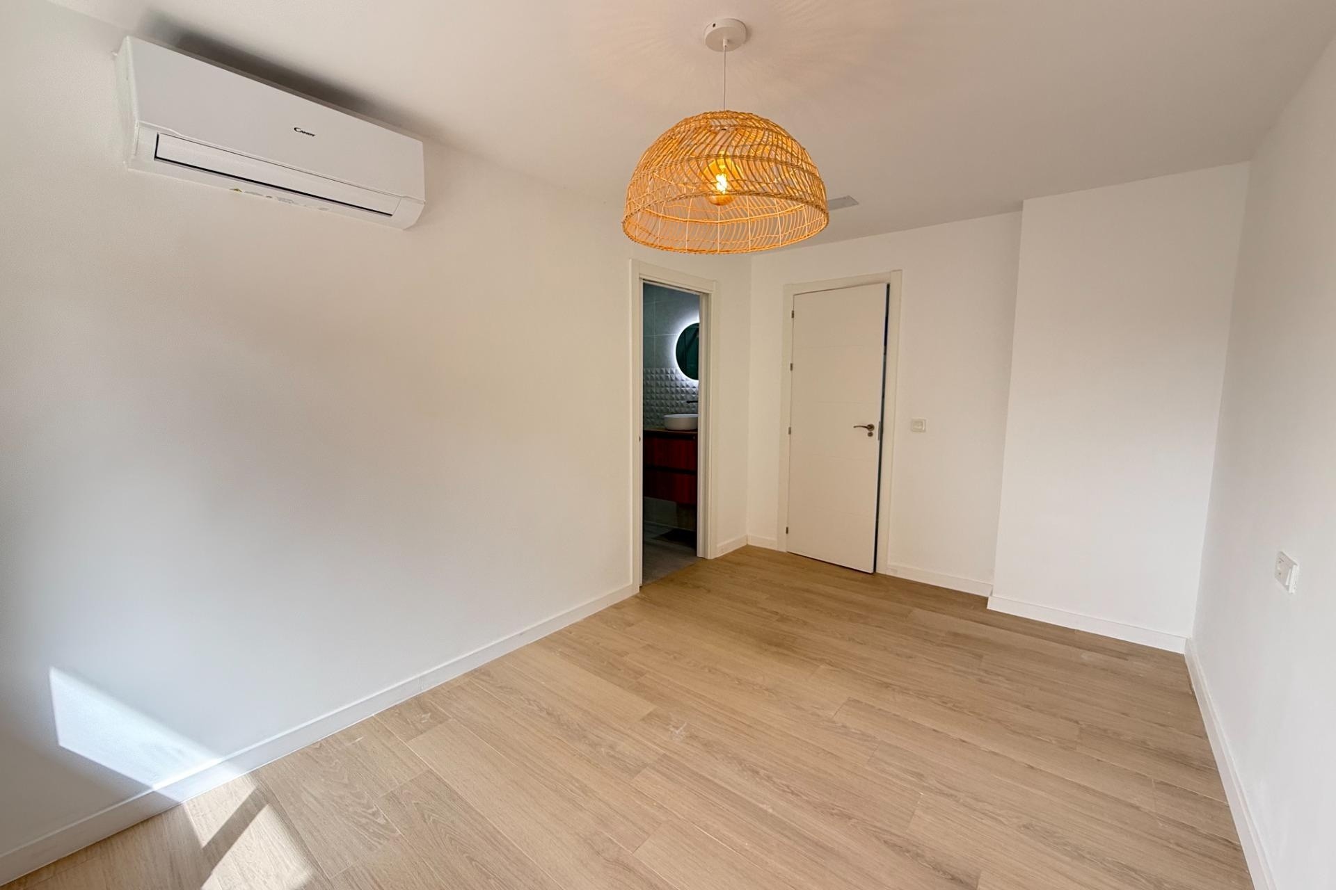 Resale - Wohnung / Apartment -
Torrevieja - Playa de los Naufragos