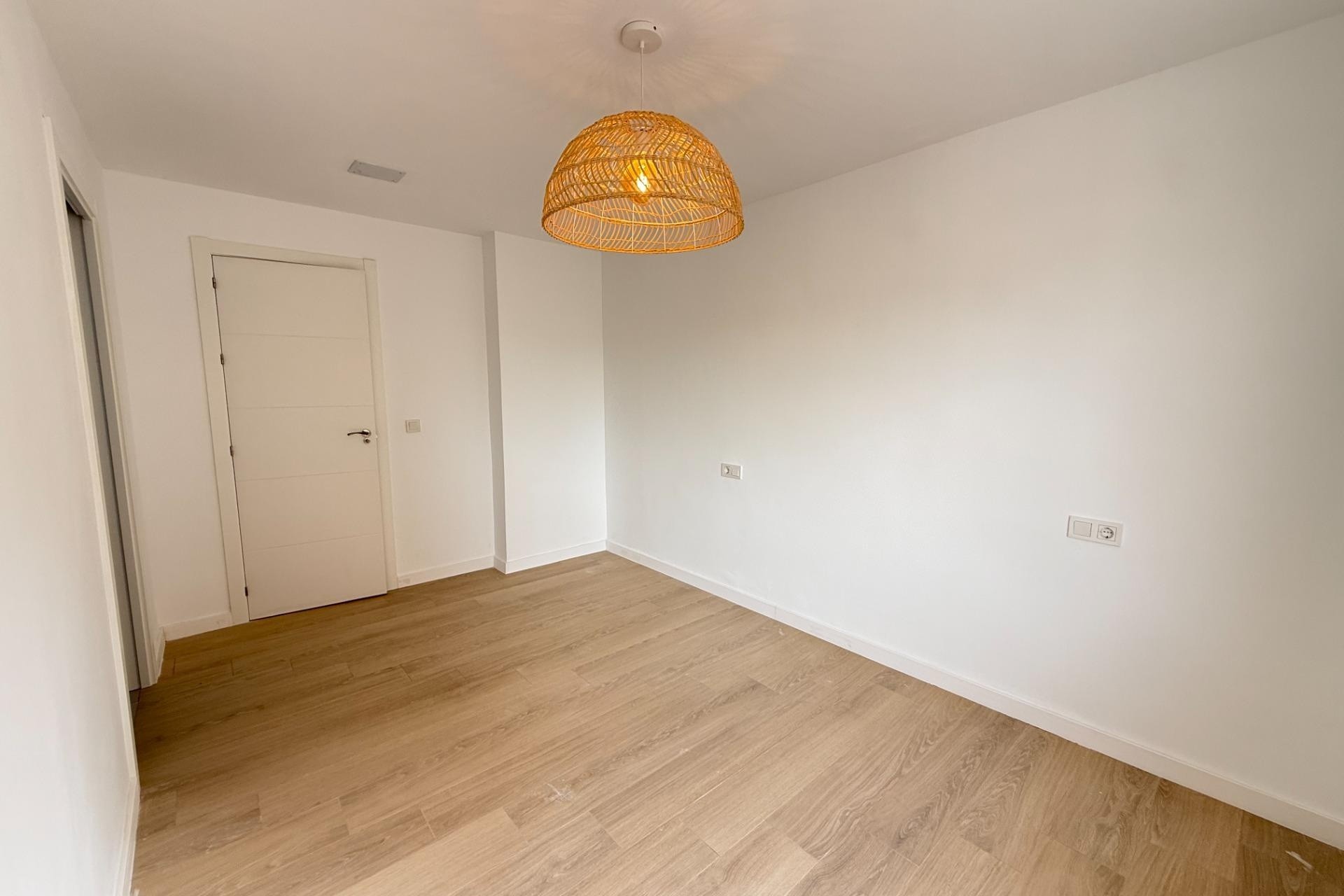 Resale - Wohnung / Apartment -
Torrevieja - Playa de los Naufragos