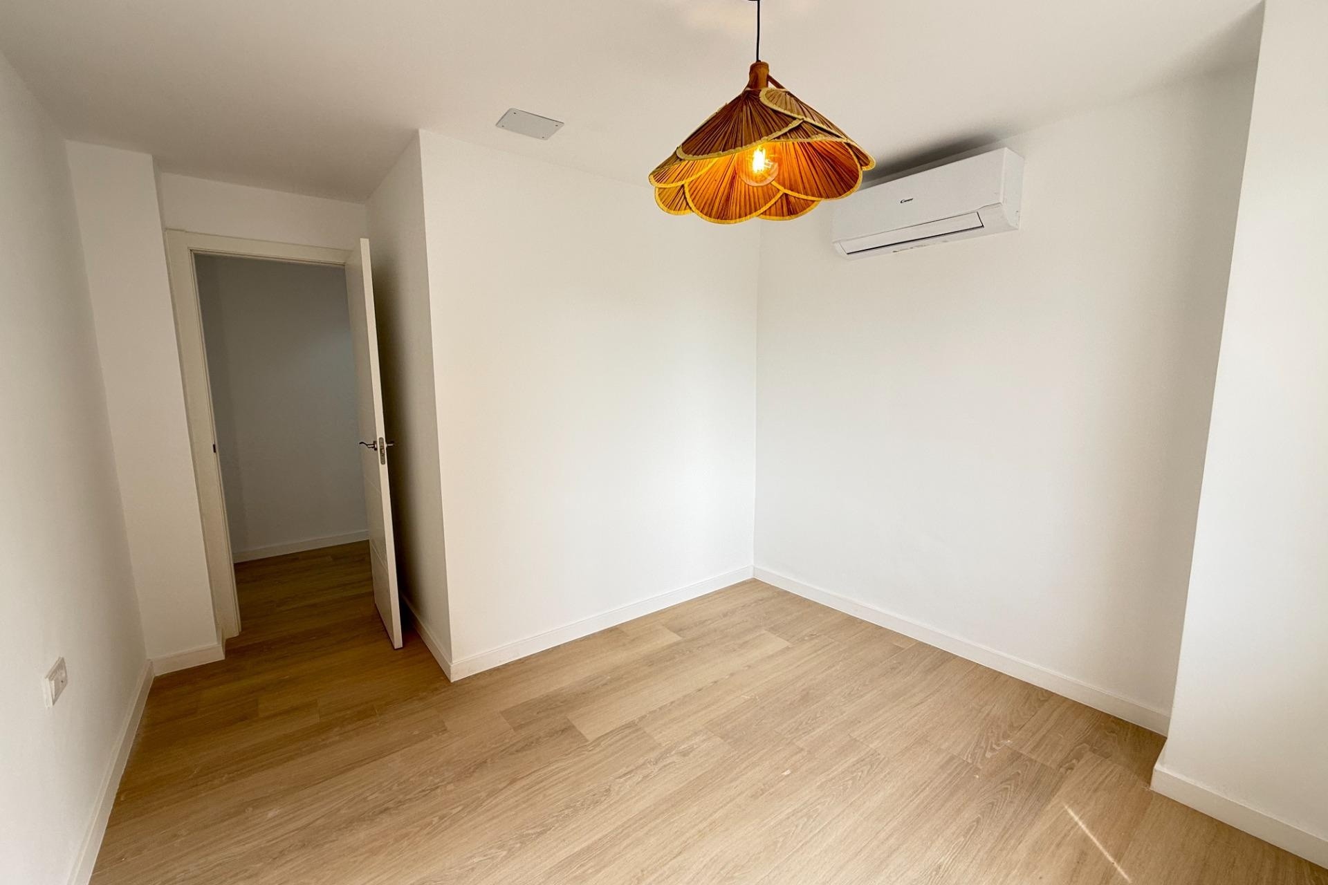 Resale - Wohnung / Apartment -
Torrevieja - Playa de los Naufragos