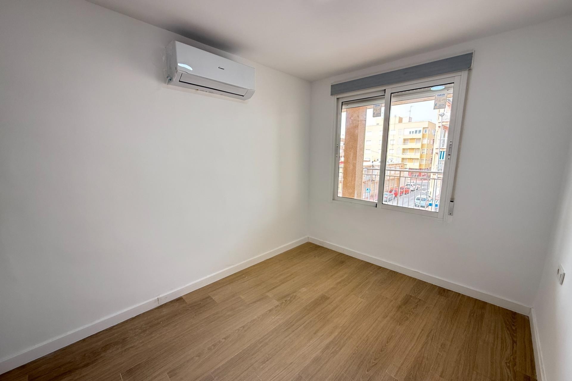Resale - Wohnung / Apartment -
Torrevieja - Playa de los Naufragos