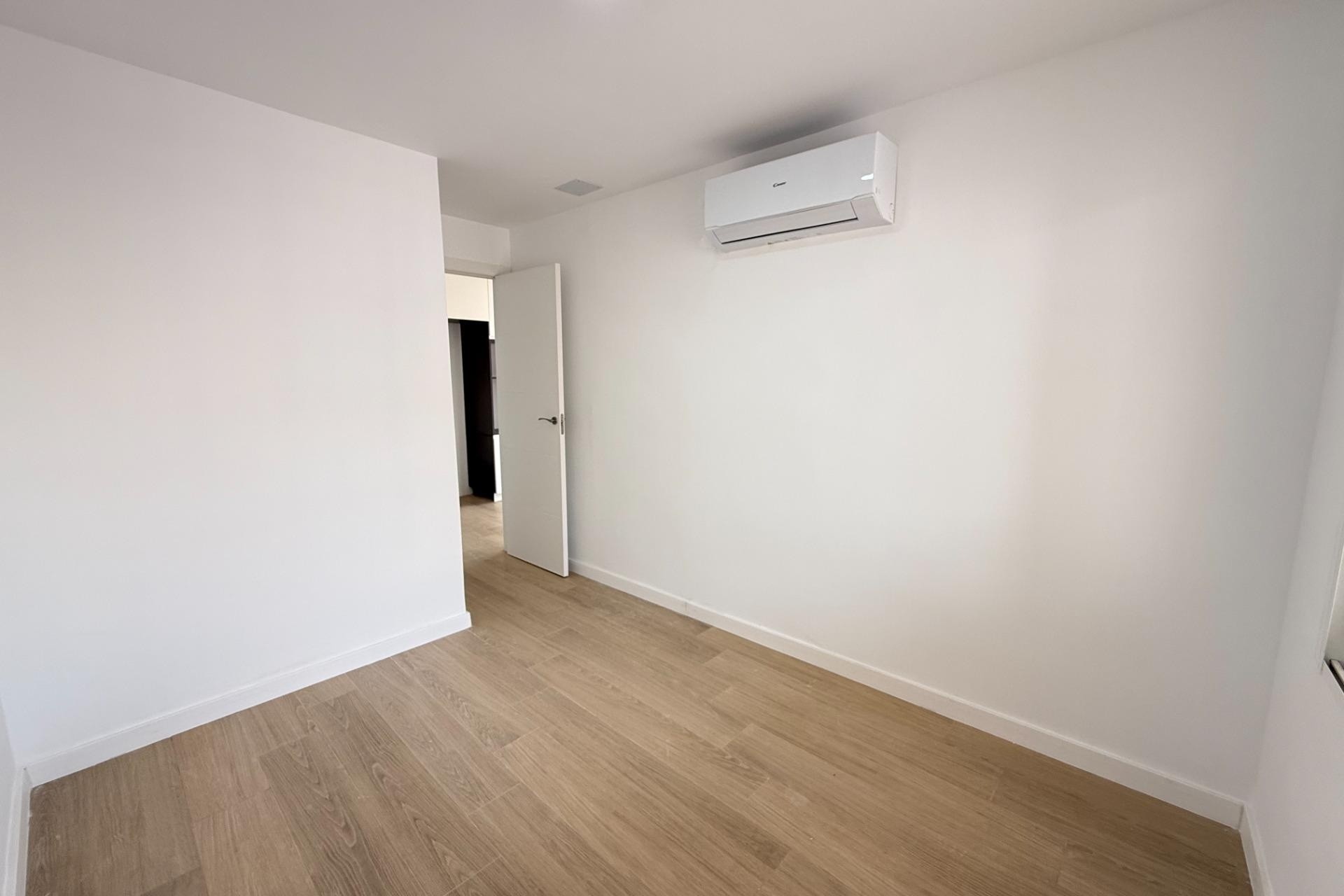 Resale - Wohnung / Apartment -
Torrevieja - Playa de los Naufragos