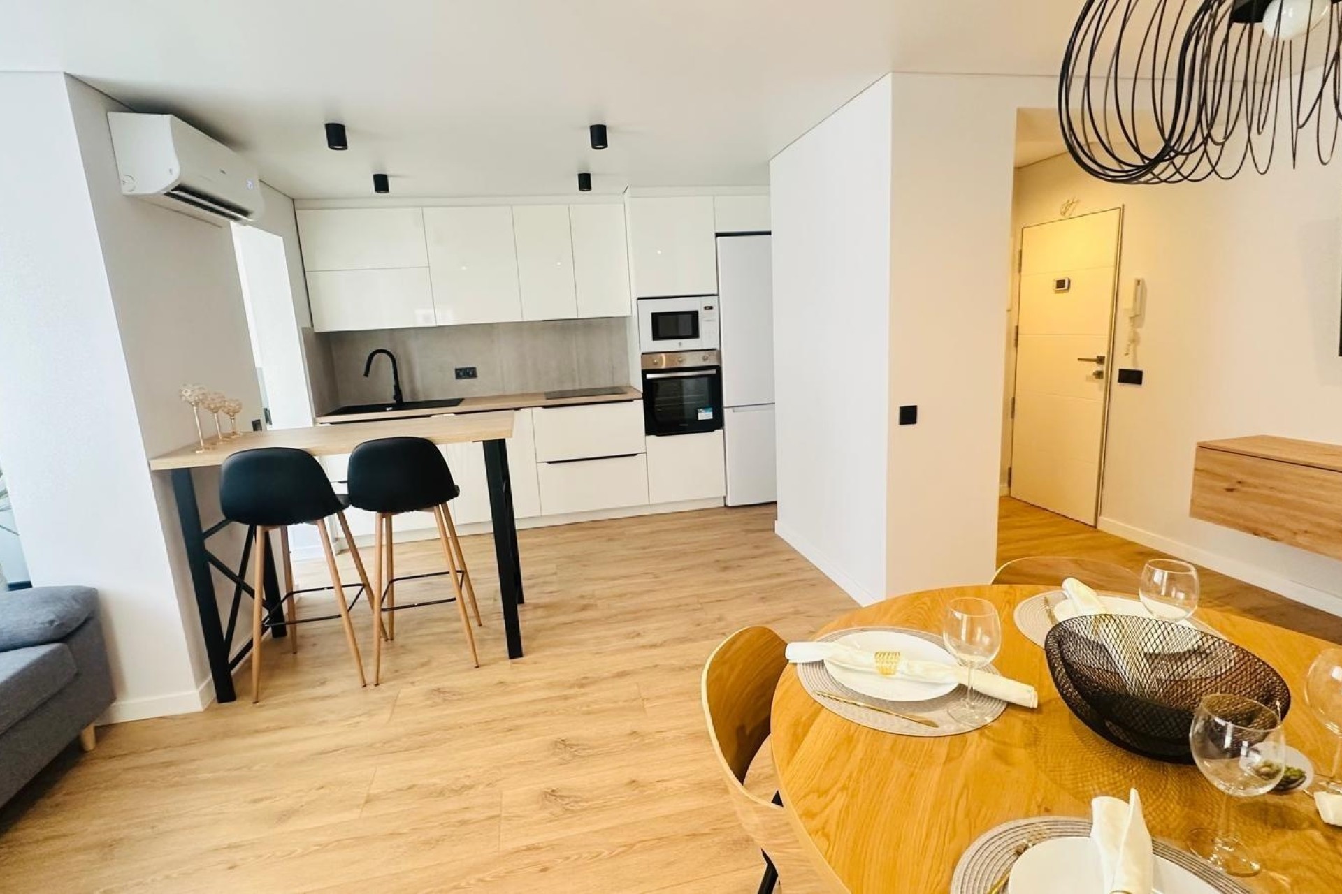 Resale - Wohnung / Apartment -
Torrevieja - Playa del Cura