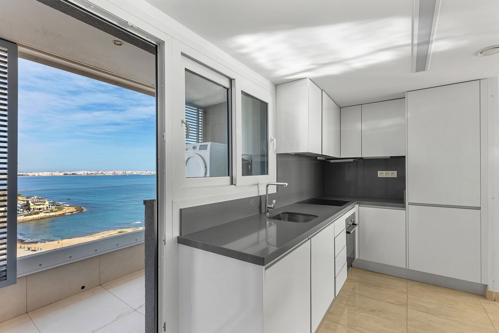 Resale - Wohnung / Apartment -
Torrevieja - Punta Prima