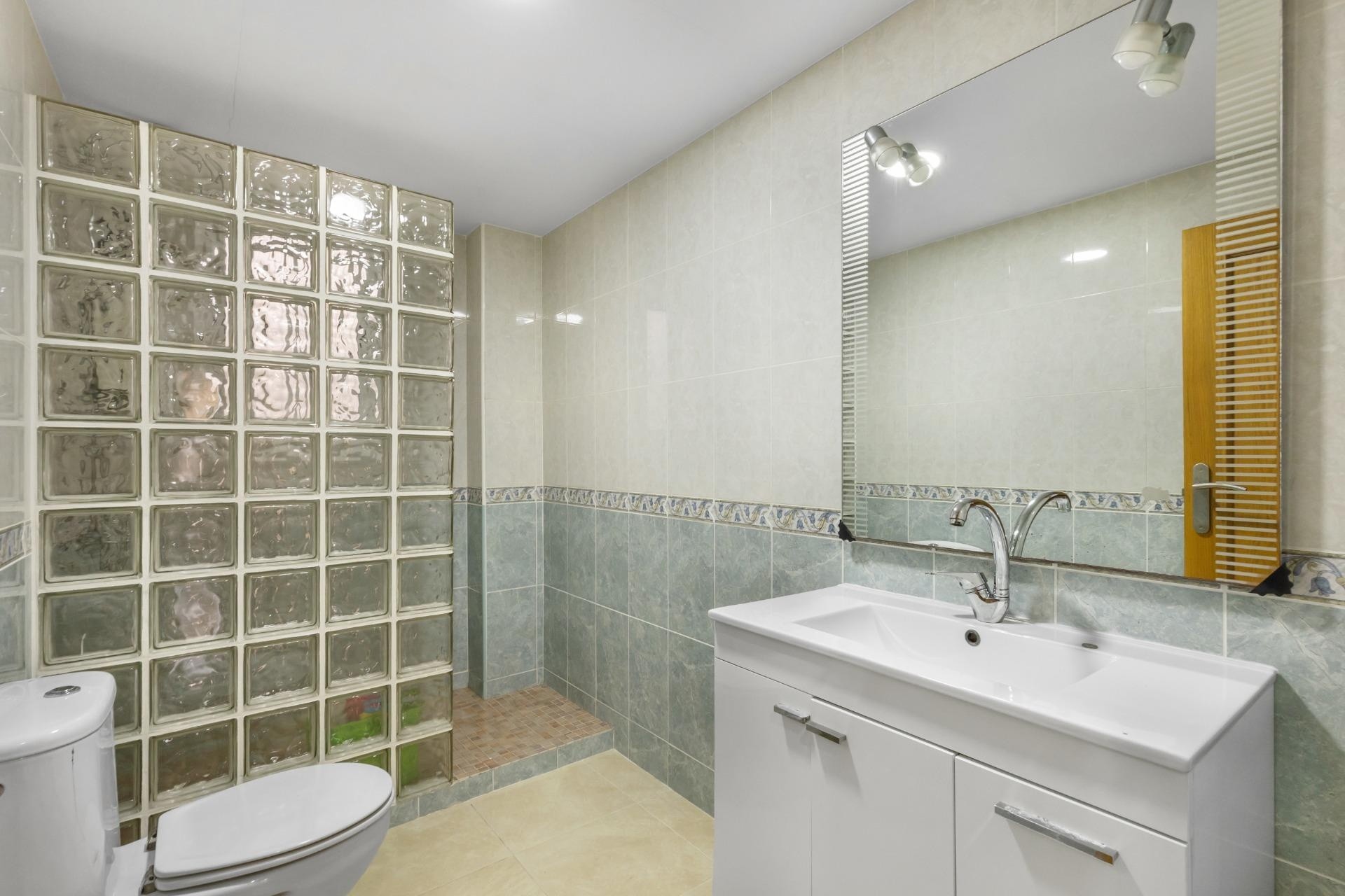 Resale - Wohnung / Apartment -
Torrevieja - torrevieja