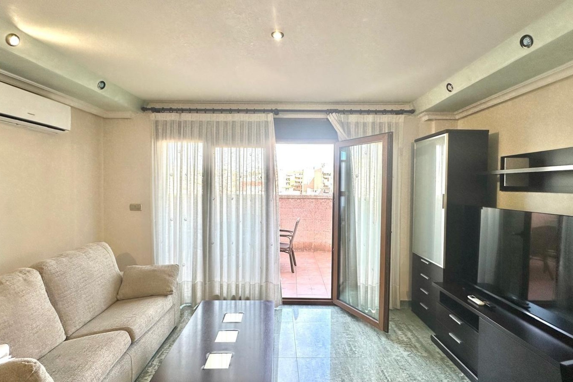 Resale - Wohnung / Apartment -
Torrevieja