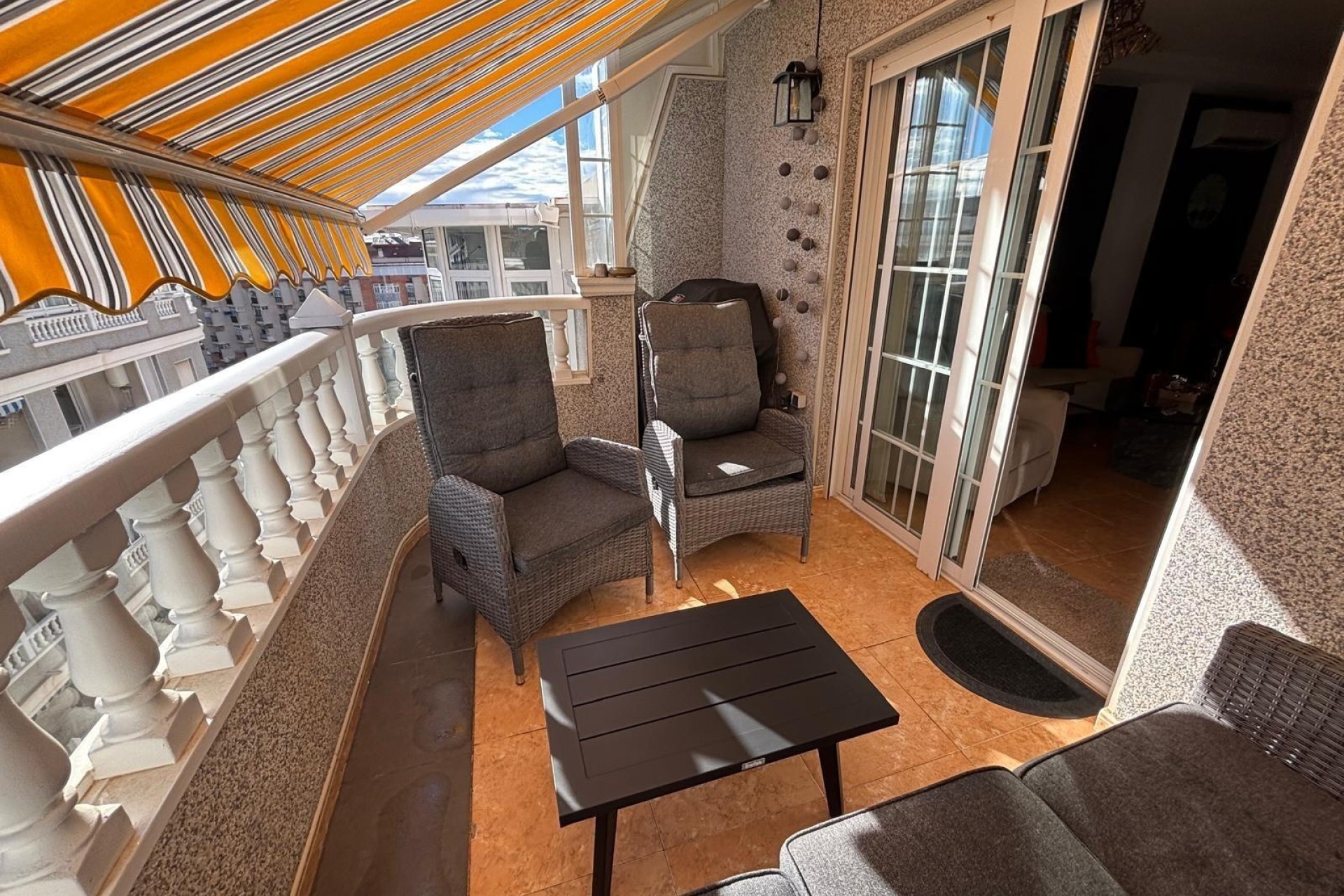 Resale - Wohnung / Apartment -
Torrevieja