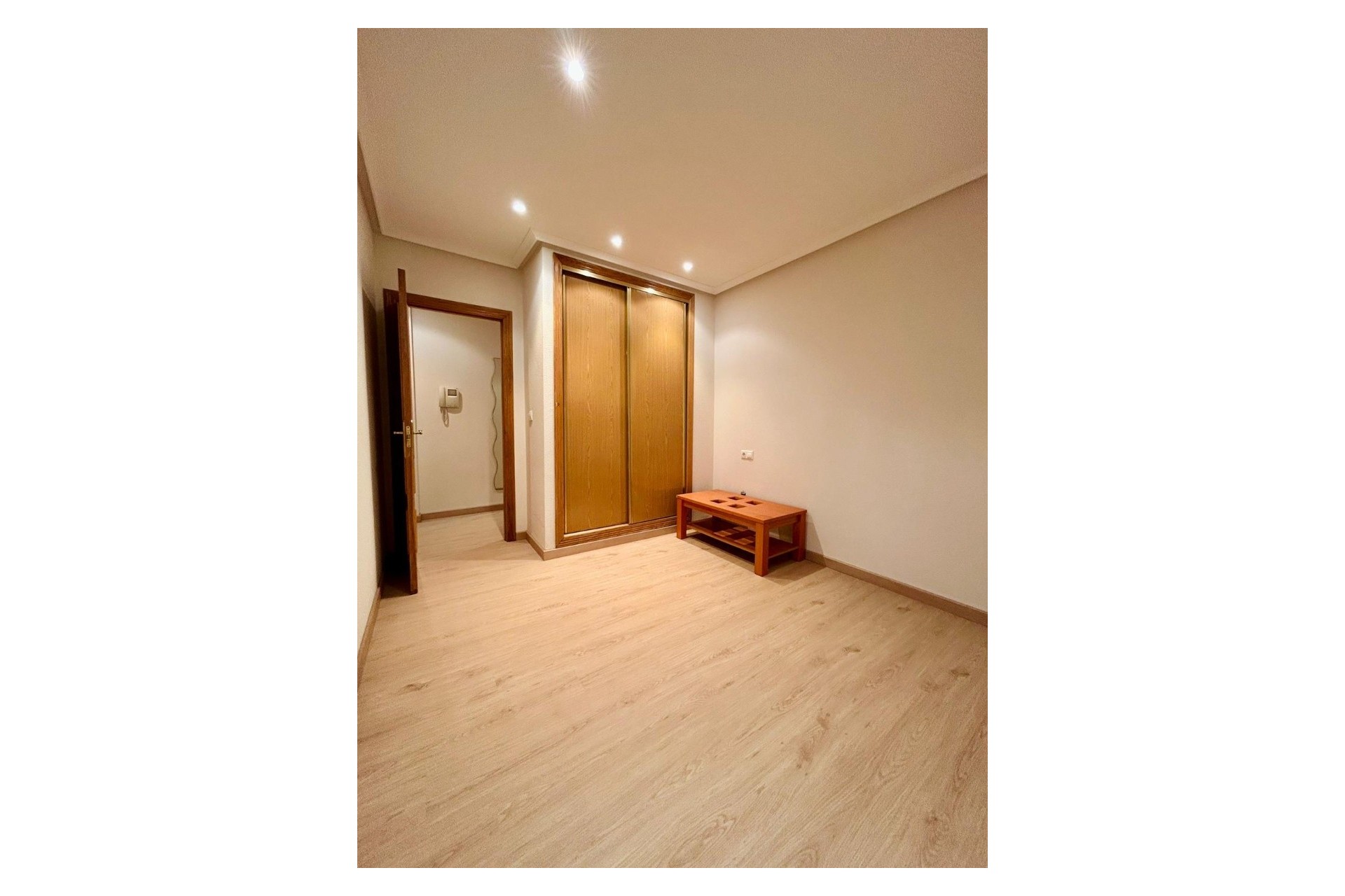 Resale - Wohnung / Appartement -
San Isidro - Inland