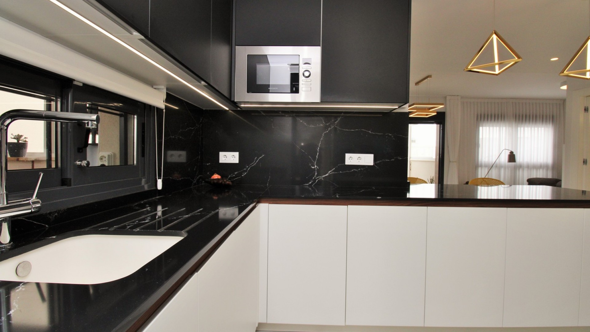 Resale - Wohnung Appartement -
San Miguel de Salinas