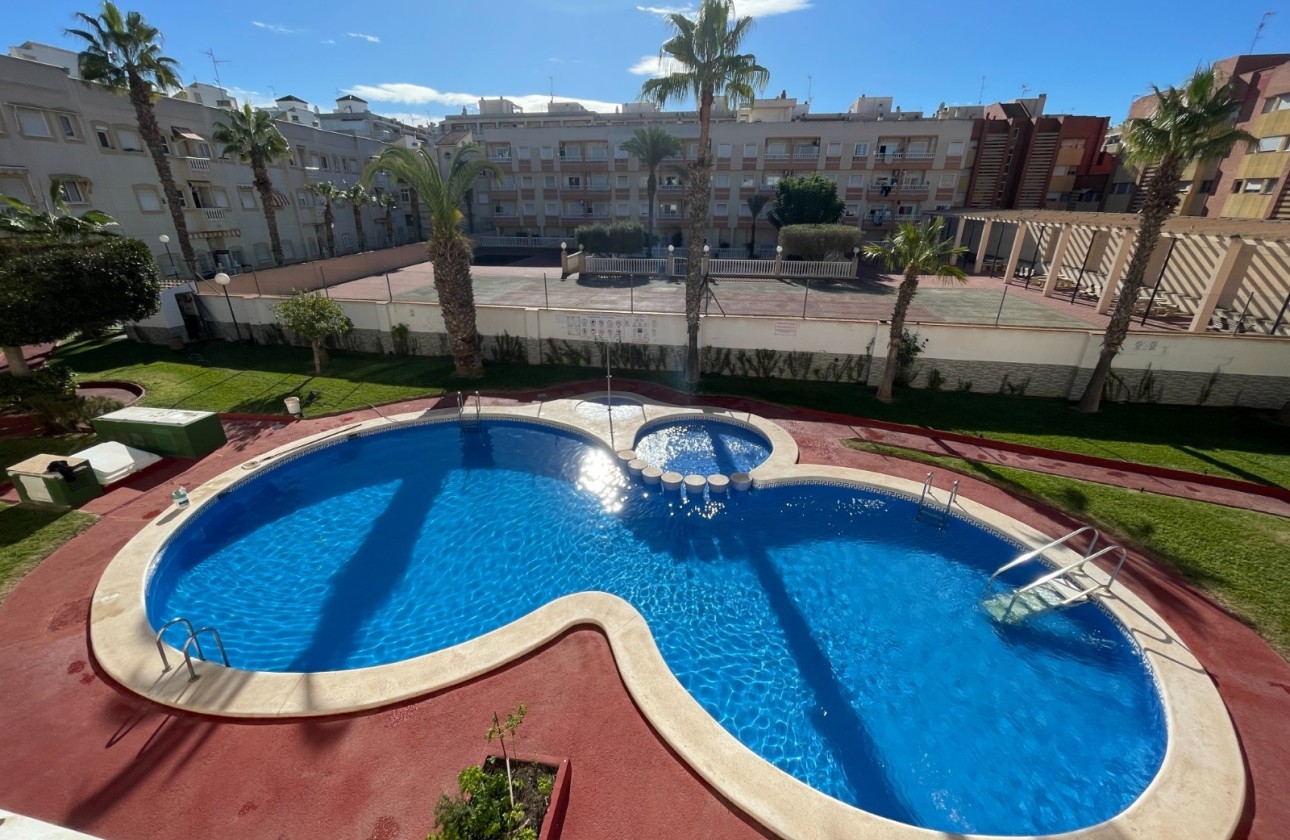 Resale - Wohnung / Appartement -
Torrevieia - Comunidad Valenciana