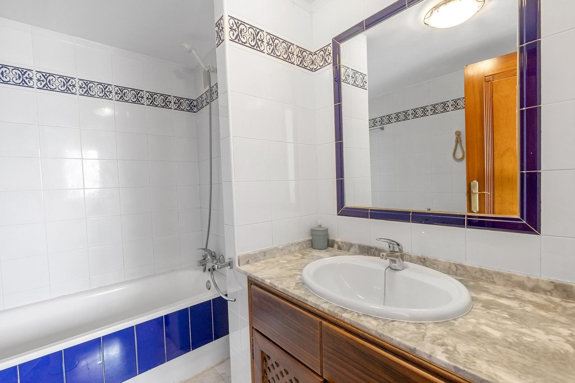 Resale - Wohnung / Appartement -
Torrevieja - Aldea del mar